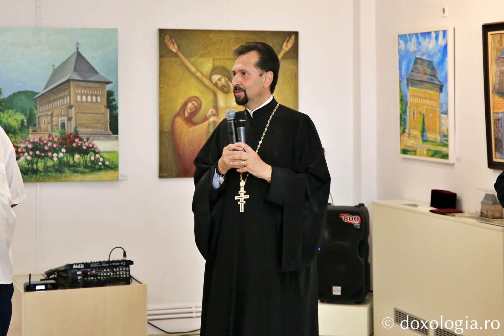 Foto: Flavius Popa Mii de oameni, împreună cu sfinții, în procesiune pe străzile din Piatra Neamț
