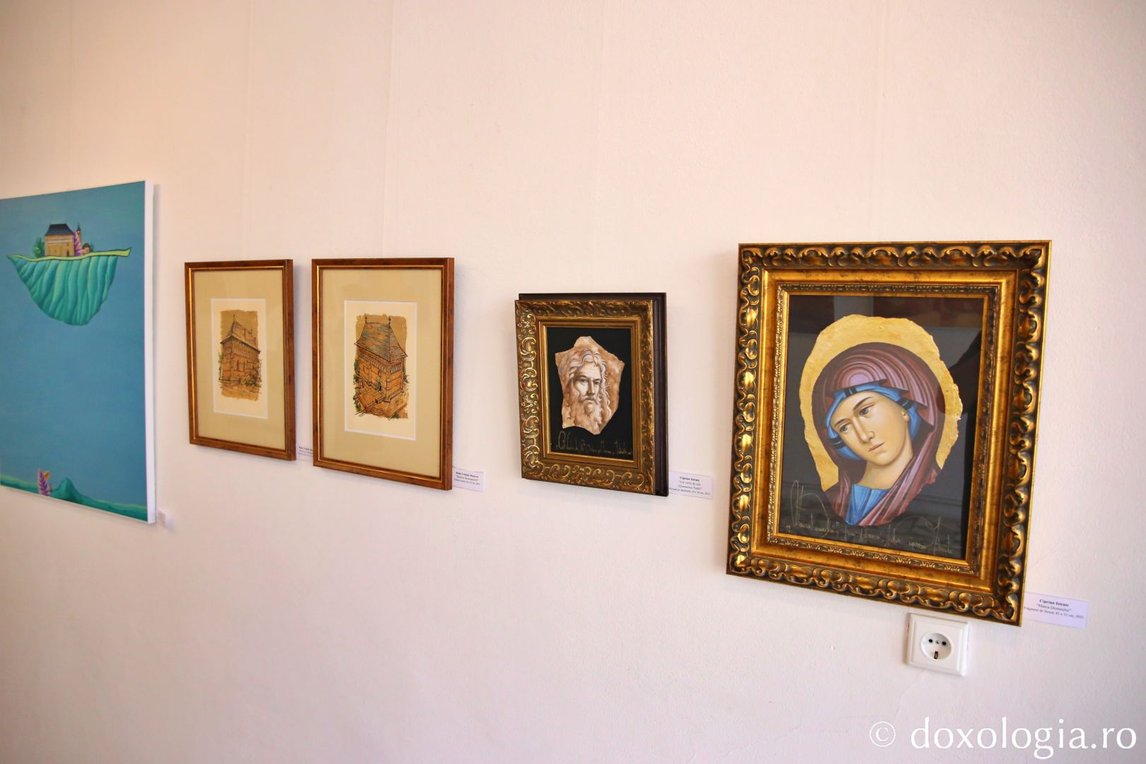 Foto: Flavius Popa Mii de oameni, împreună cu sfinții, în procesiune pe străzile din Piatra Neamț