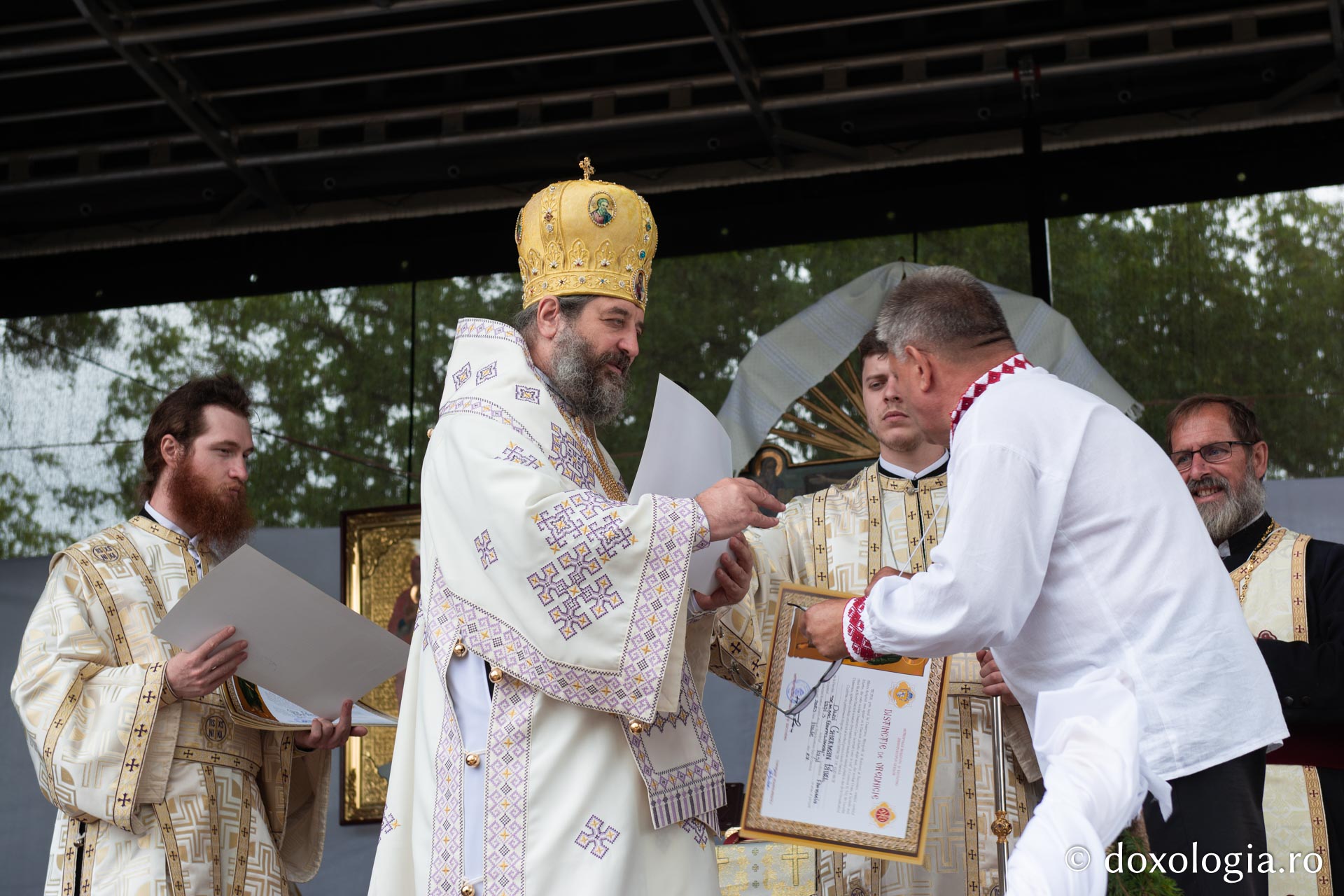 Acordare distincții de vrednicie