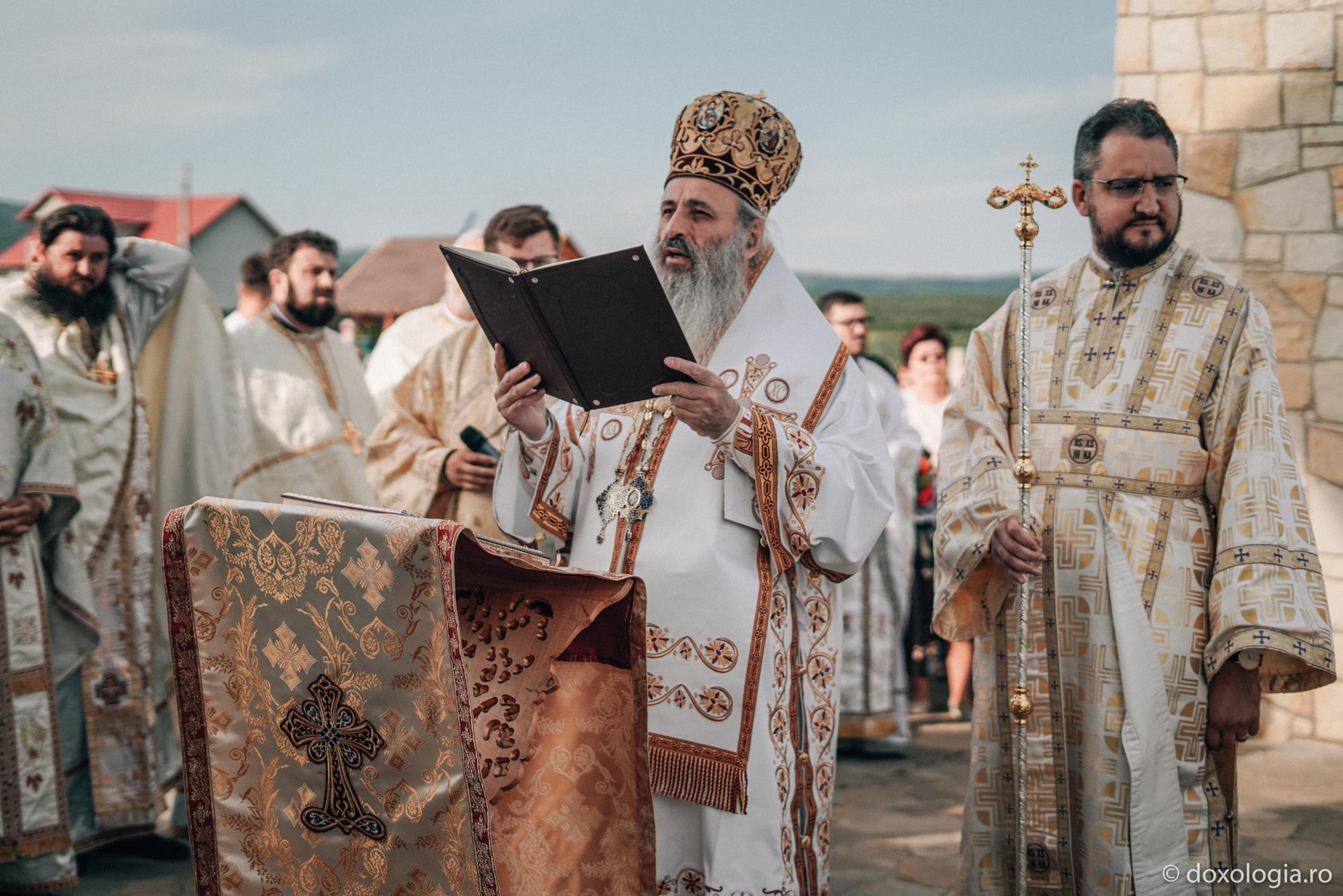 Biserica „Sfânta Cuvioasă Teodora de la Sihla” din Vama a primit veșmântul sfințirii