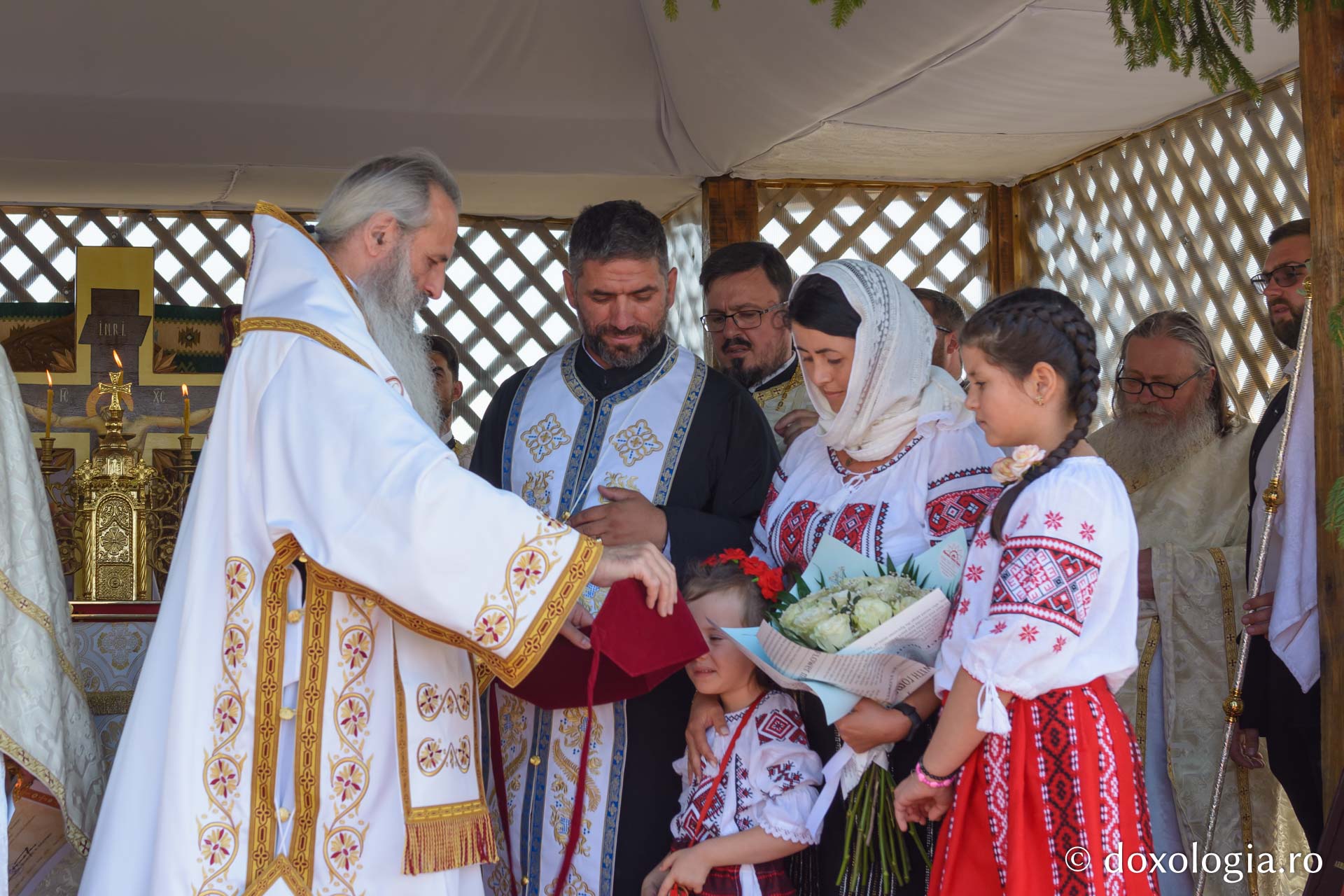 Sfânta Liturghie săvârșită de IPS Teofan la biserica „Sfânta Cuvioasă Teodora de la Sihla” din Vama