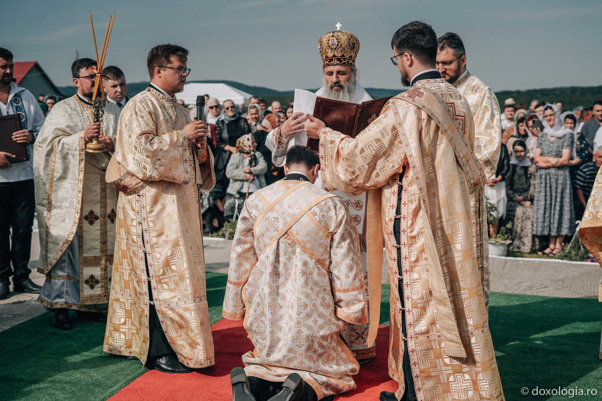 Sfânta Liturghie săvârșită de IPS Teofan la biserica „Sfânta Cuvioasă Teodora de la Sihla” din Vama