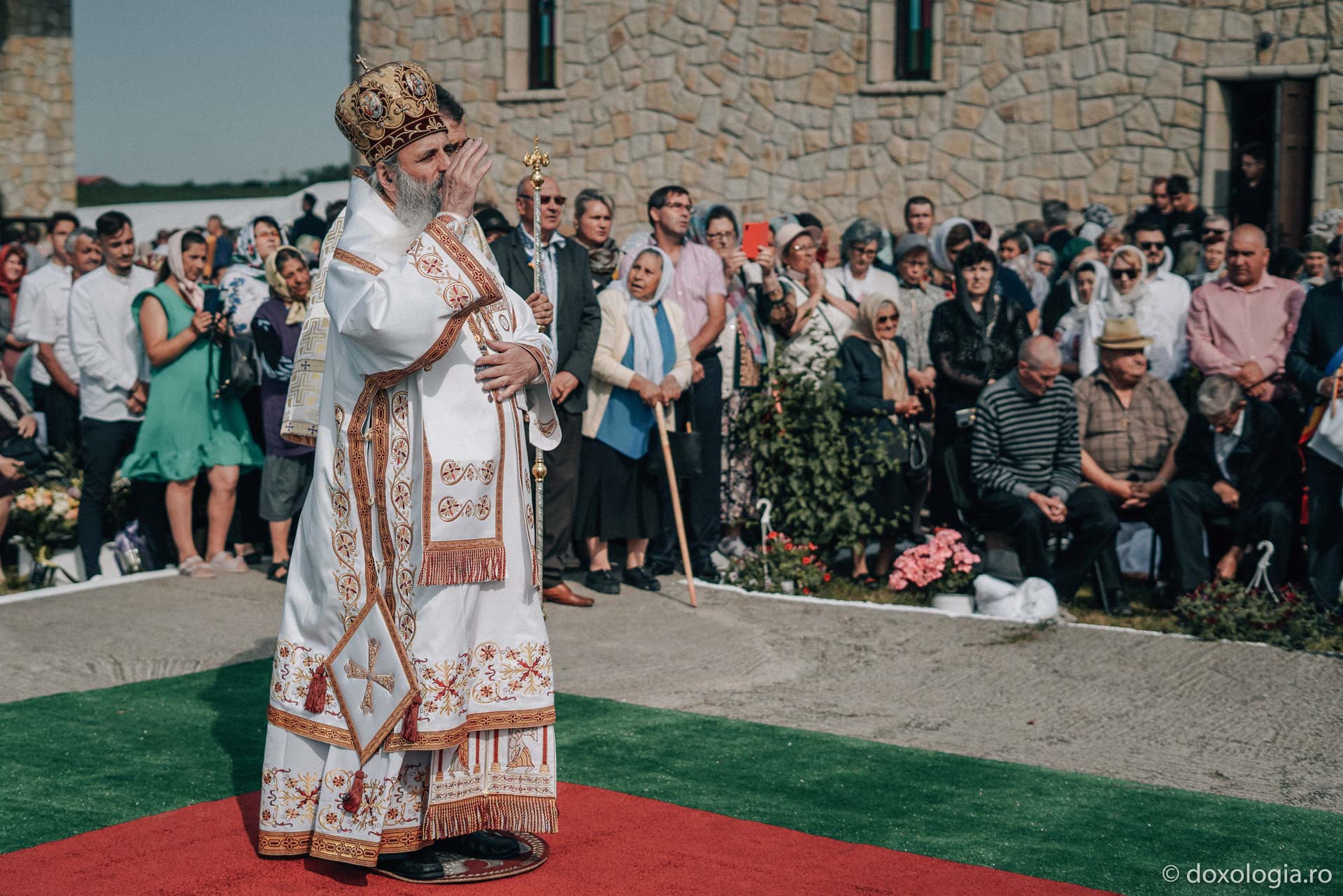 Sfânta Liturghie săvârșită de IPS Teofan la biserica „Sfânta Cuvioasă Teodora de la Sihla” din Vama