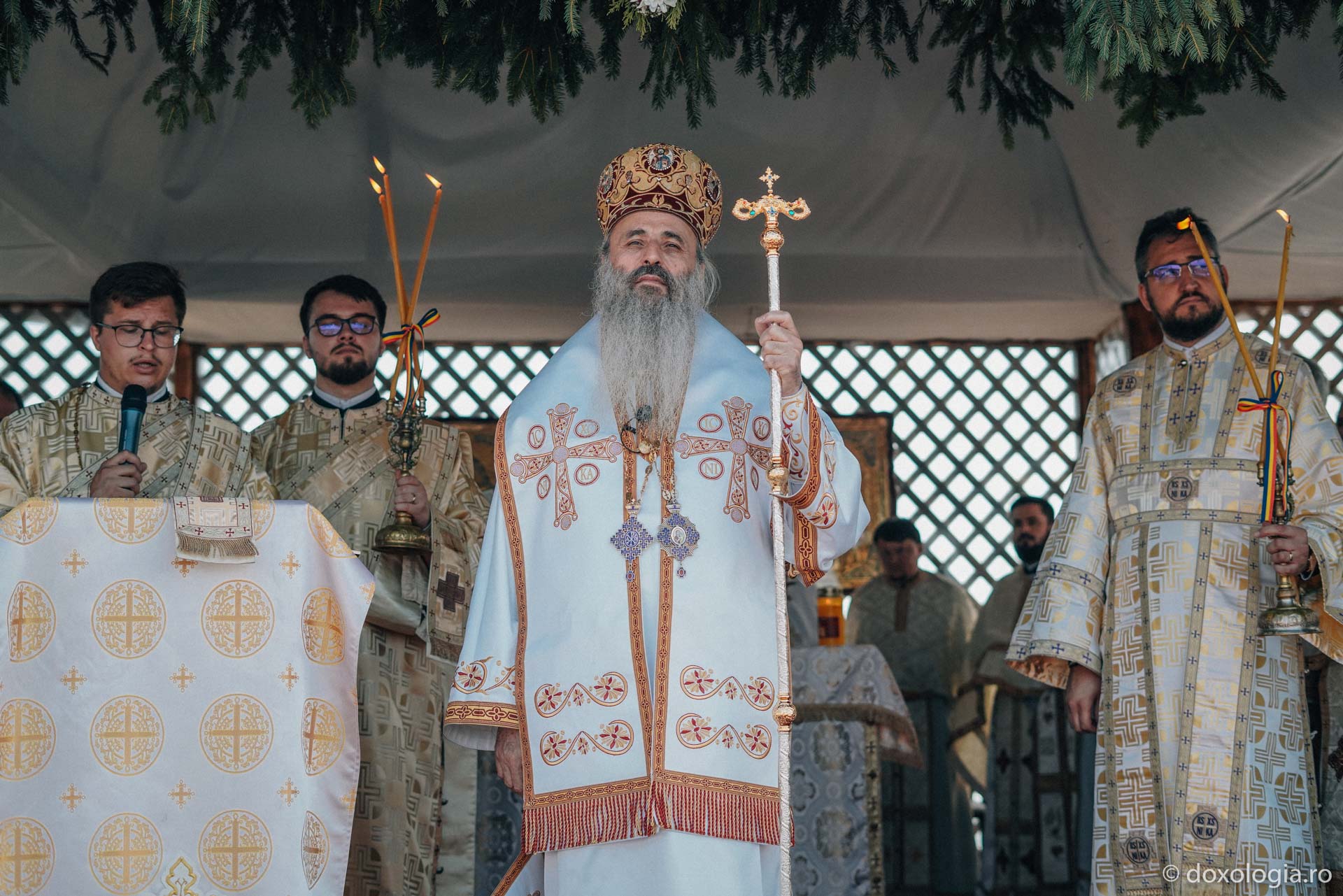 Sfânta Liturghie săvârșită de IPS Teofan la biserica „Sfânta Cuvioasă Teodora de la Sihla” din Vama