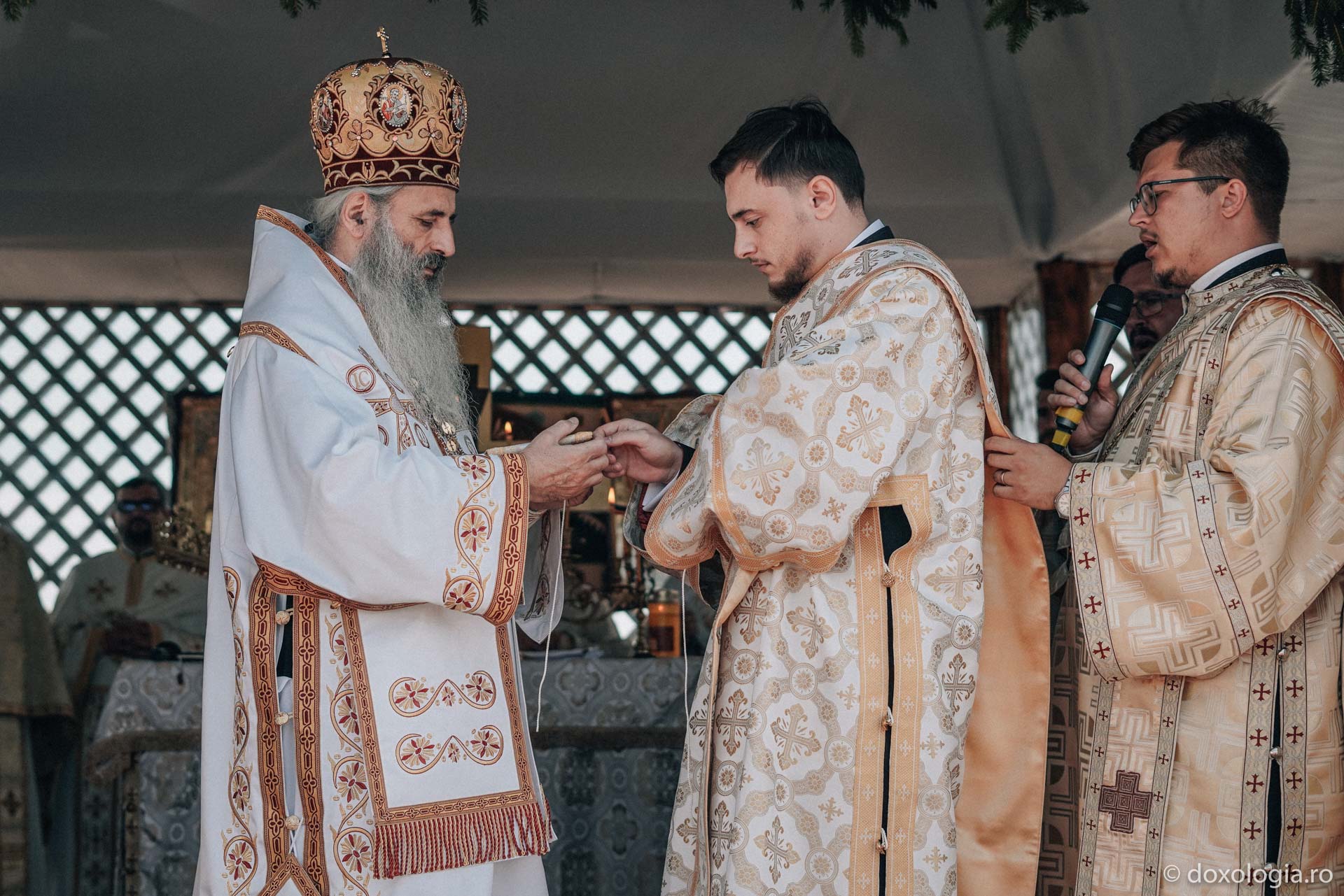 Sfânta Liturghie săvârșită de IPS Teofan la biserica „Sfânta Cuvioasă Teodora de la Sihla” din Vama