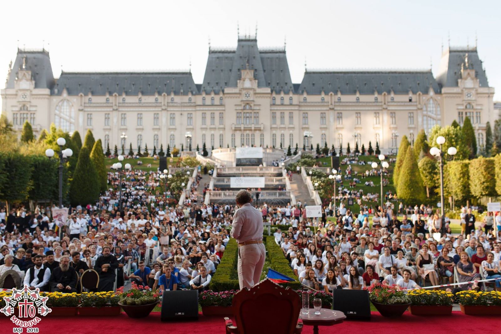participanții la ITO Iași 2017 în spatele Palatului Culturii