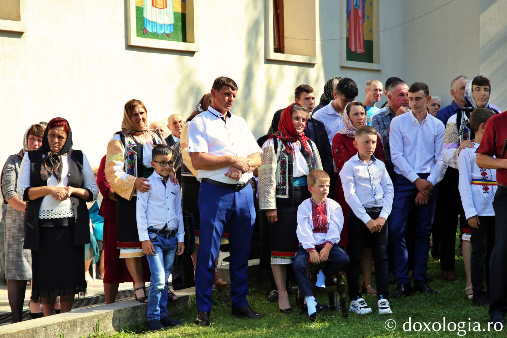 Credincioșii din Ivaneș, participând la Sfânta Liturghie / Foto: Flavius Popa