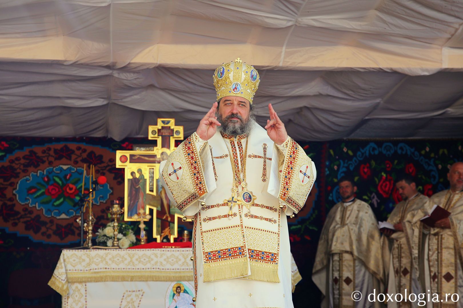Sfânta Liturghie oficiată cu prilejul hramului Parohiei Ivaneș, de către PS Nichifor Botoșăneanul / Foto: Flavius Popa Sfânta Liturghie oficiată cu prilejul hramului Parohiei Ivaneș, de către PS Nichifor Botoșăneanul / Foto: Flavius Popa