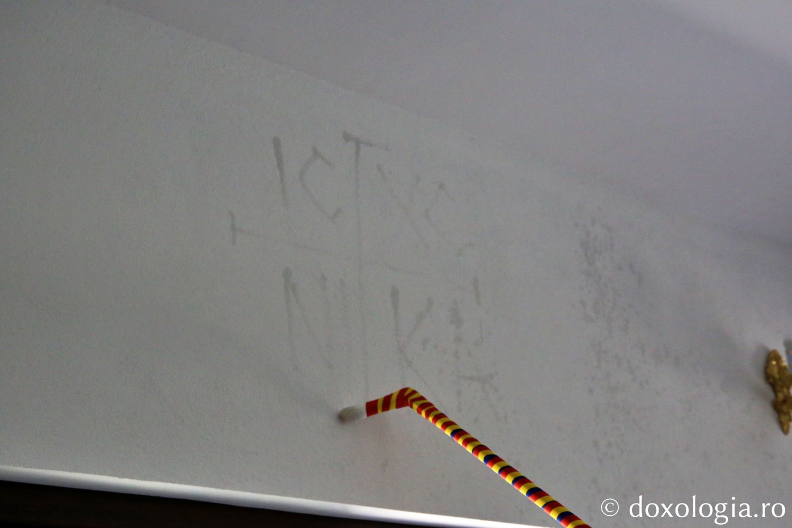 Moment din slujba de binecuvântare a capelei mortuare de la Parohia Ivaneș / Foto: Flavius Popa