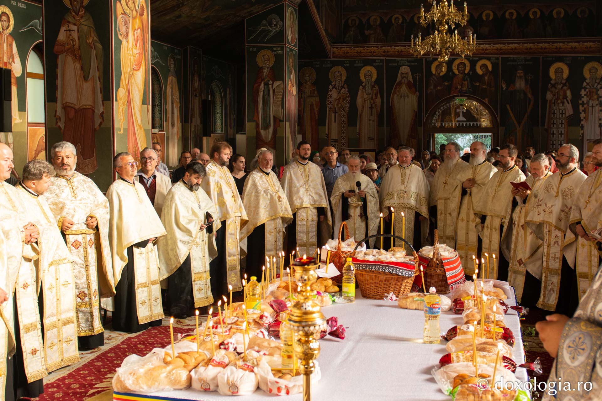 Slujba Vecerniei unită cu Litia, la Biserica „Binecredinciosul Voievod Ştefan cel Mare şi Sfânt” din Iaşi