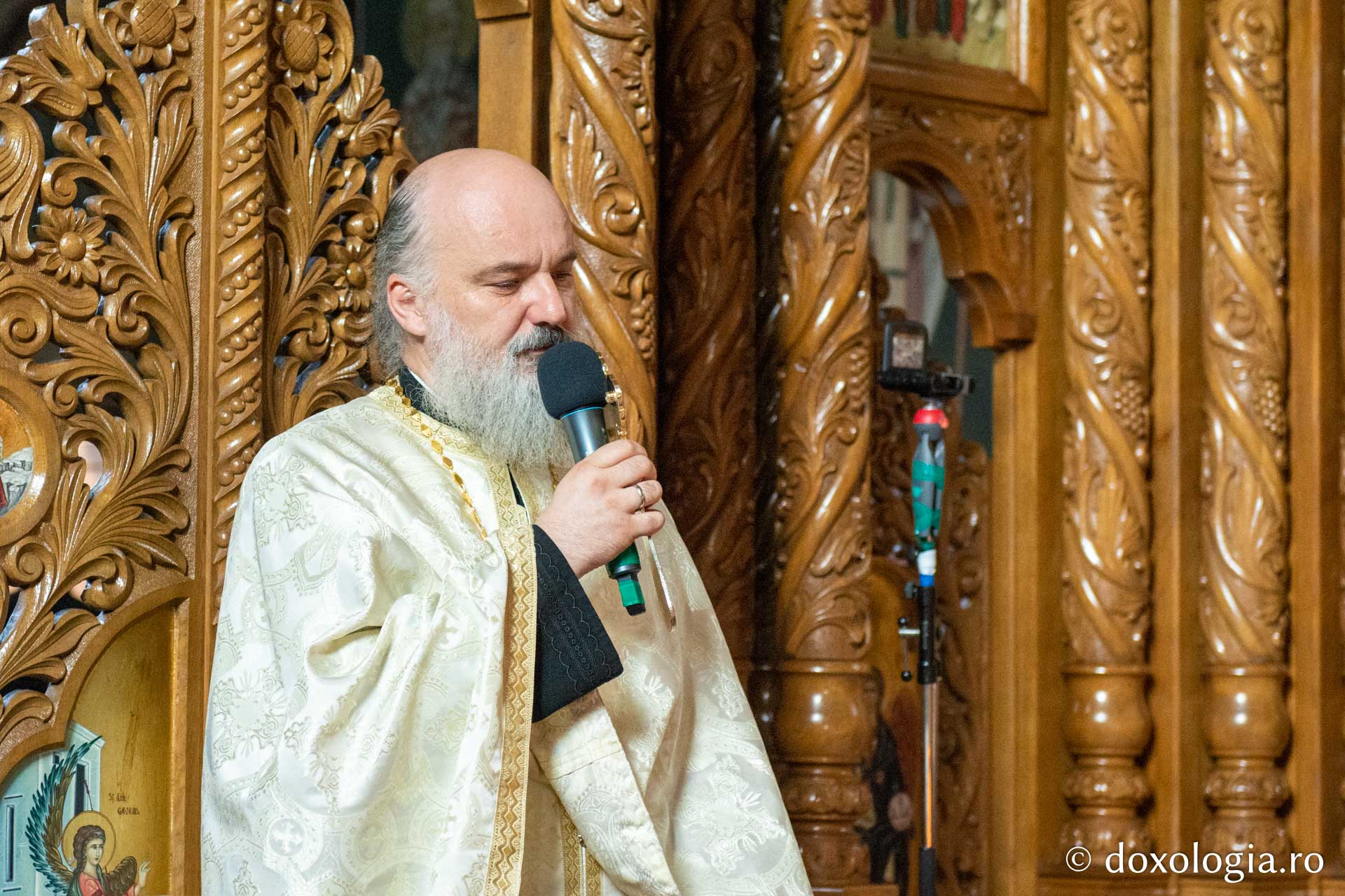 Slujba Vecerniei unită cu Litia, la Biserica „Binecredinciosul Voievod Ştefan cel Mare şi Sfânt” din Iaşi