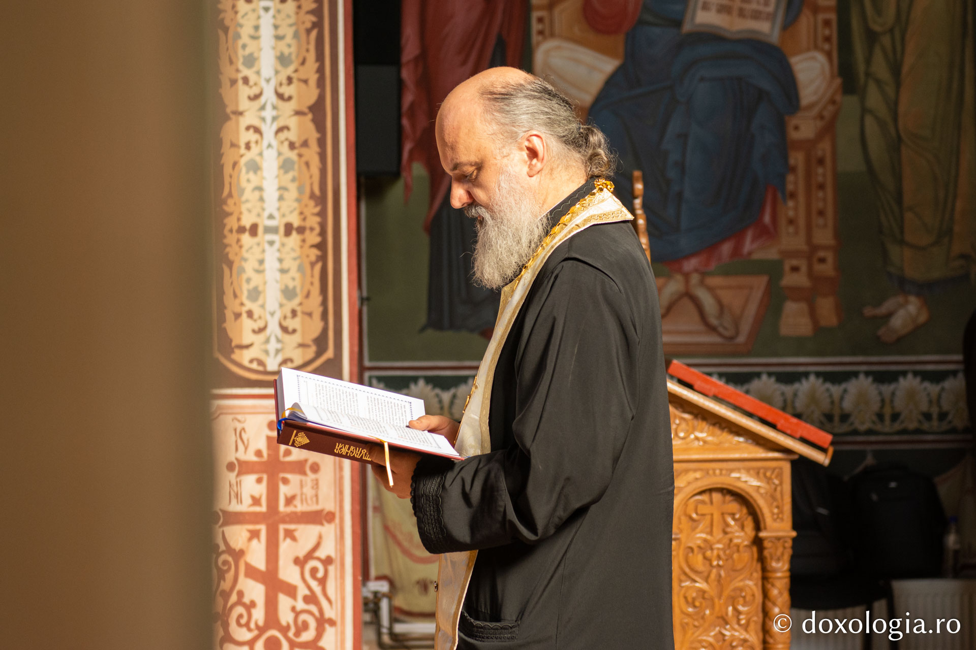 Slujba Vecerniei unită cu Litia, la Biserica „Binecredinciosul Voievod Ştefan cel Mare şi Sfânt” din Iaşi