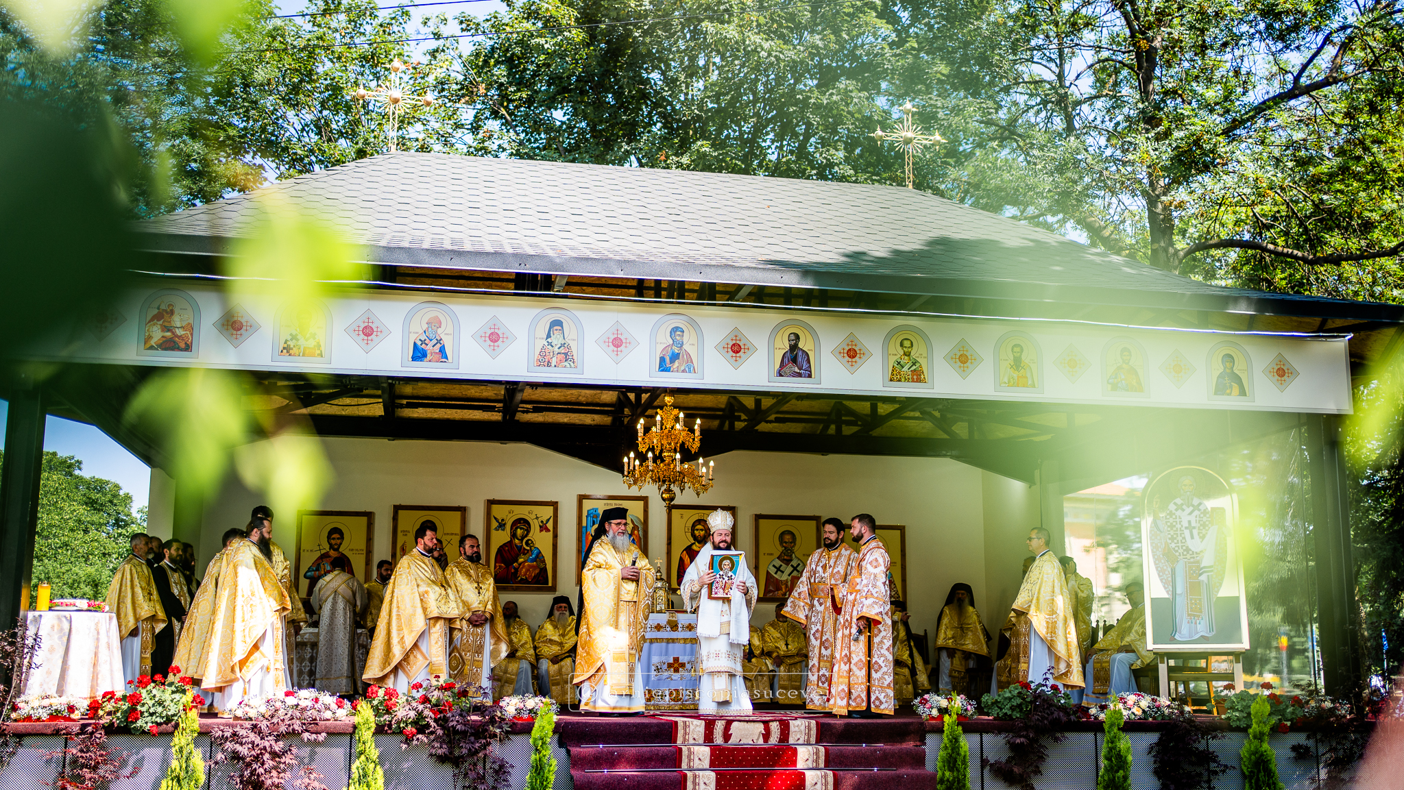 Foto: Arhiepiscopia Sucevei Sfântul Ierarh Leontie prăznuit la Mănăstirea Bogdana, cea mai veche necropolă a domnilor Moldovei