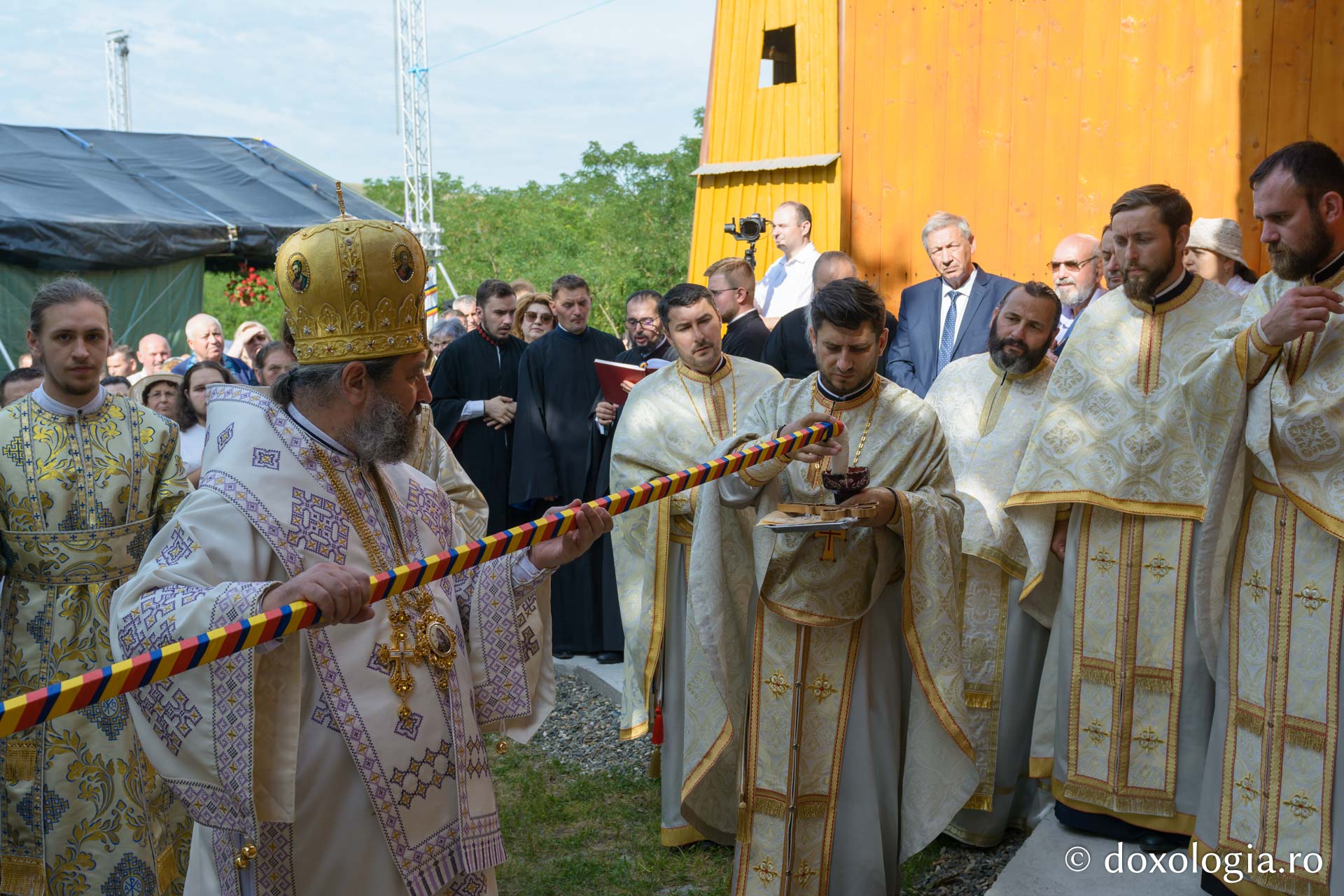 PS Nichifor Botoșăneanul, alături de soborul slujitor