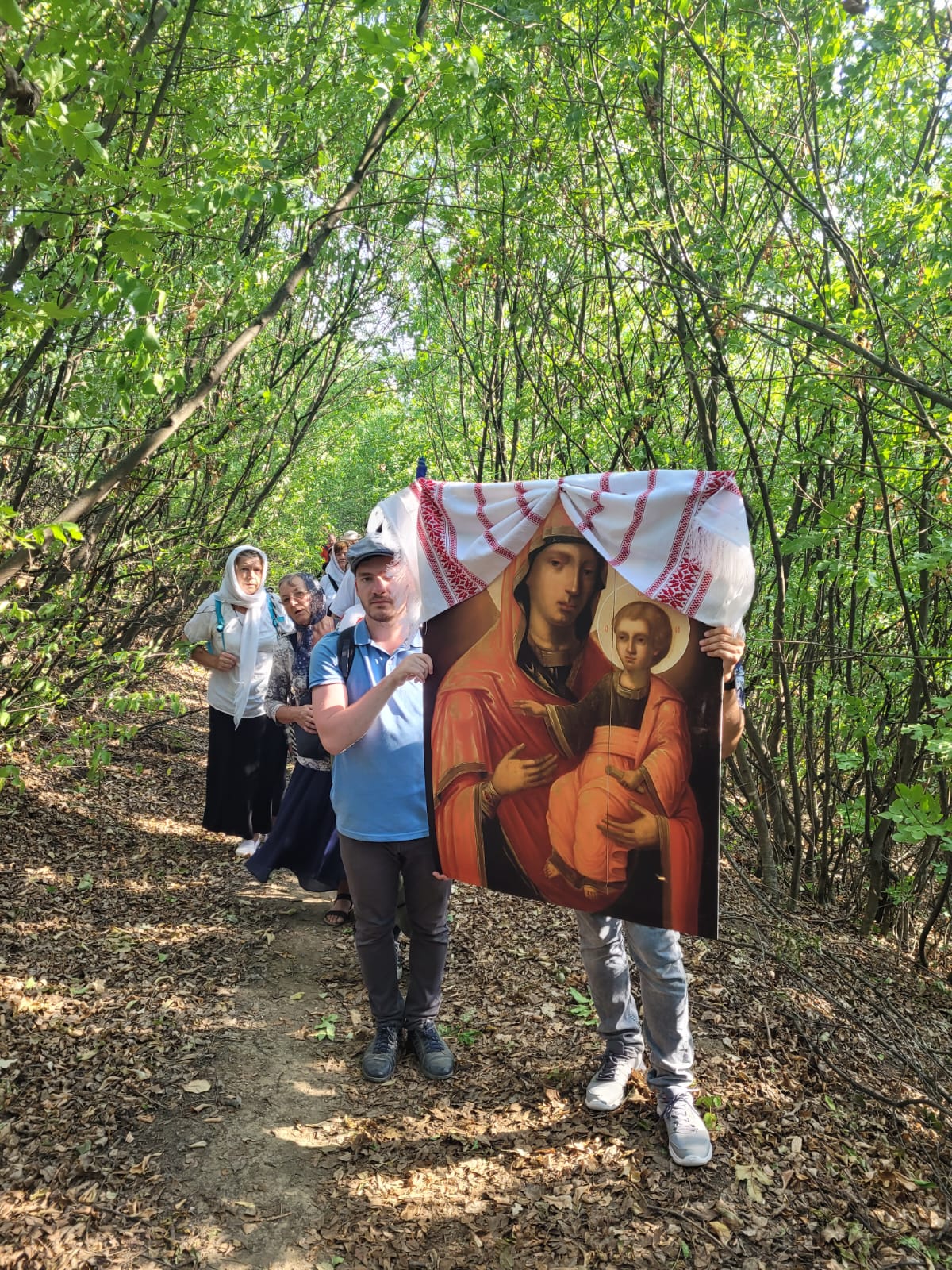 Pelerinajul pedestru „La pas pe colinele sfinte ale Iașului”