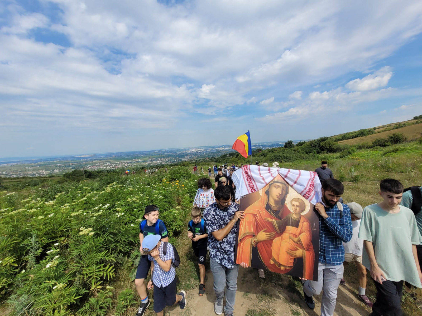 Pelerinajul pedestru „La pas pe colinele sfinte ale Iașului”