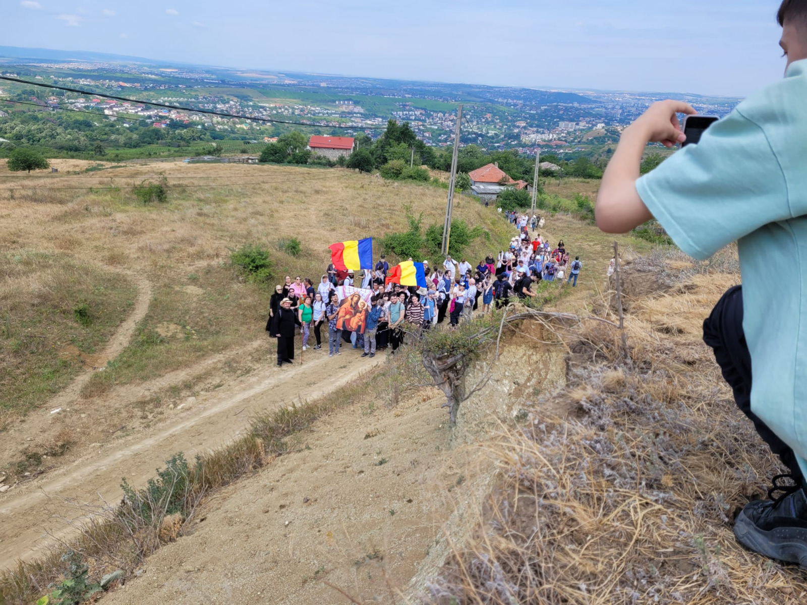 Pelerinajul pedestru „La pas pe colinele sfinte ale Iașului”