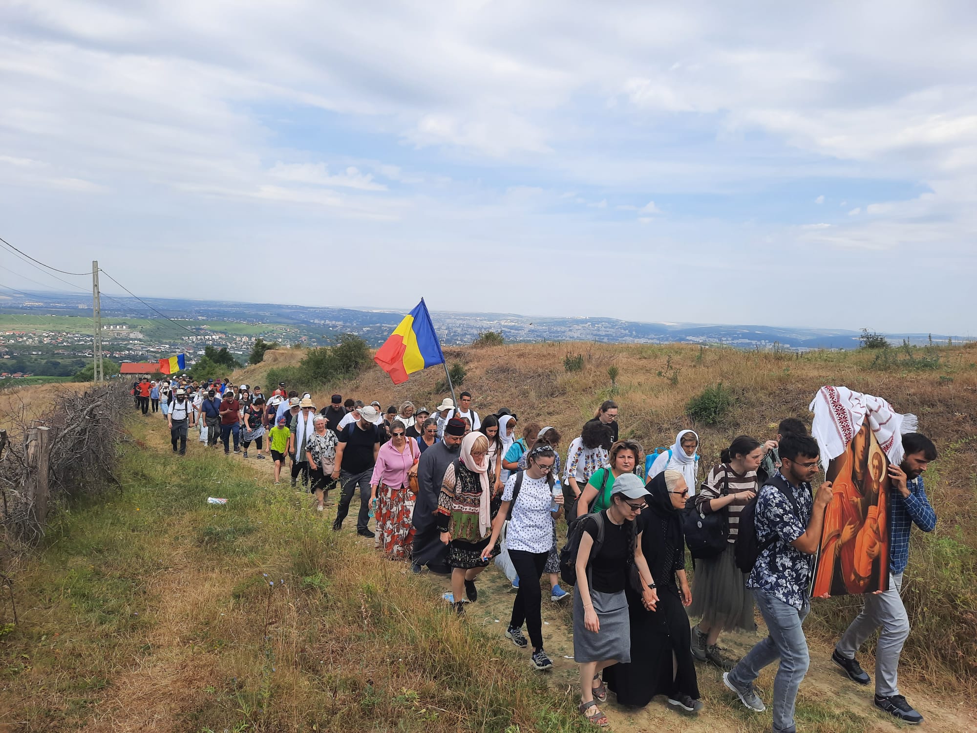 Pelerinajul pedestru „La pas pe colinele sfinte ale Iașului”