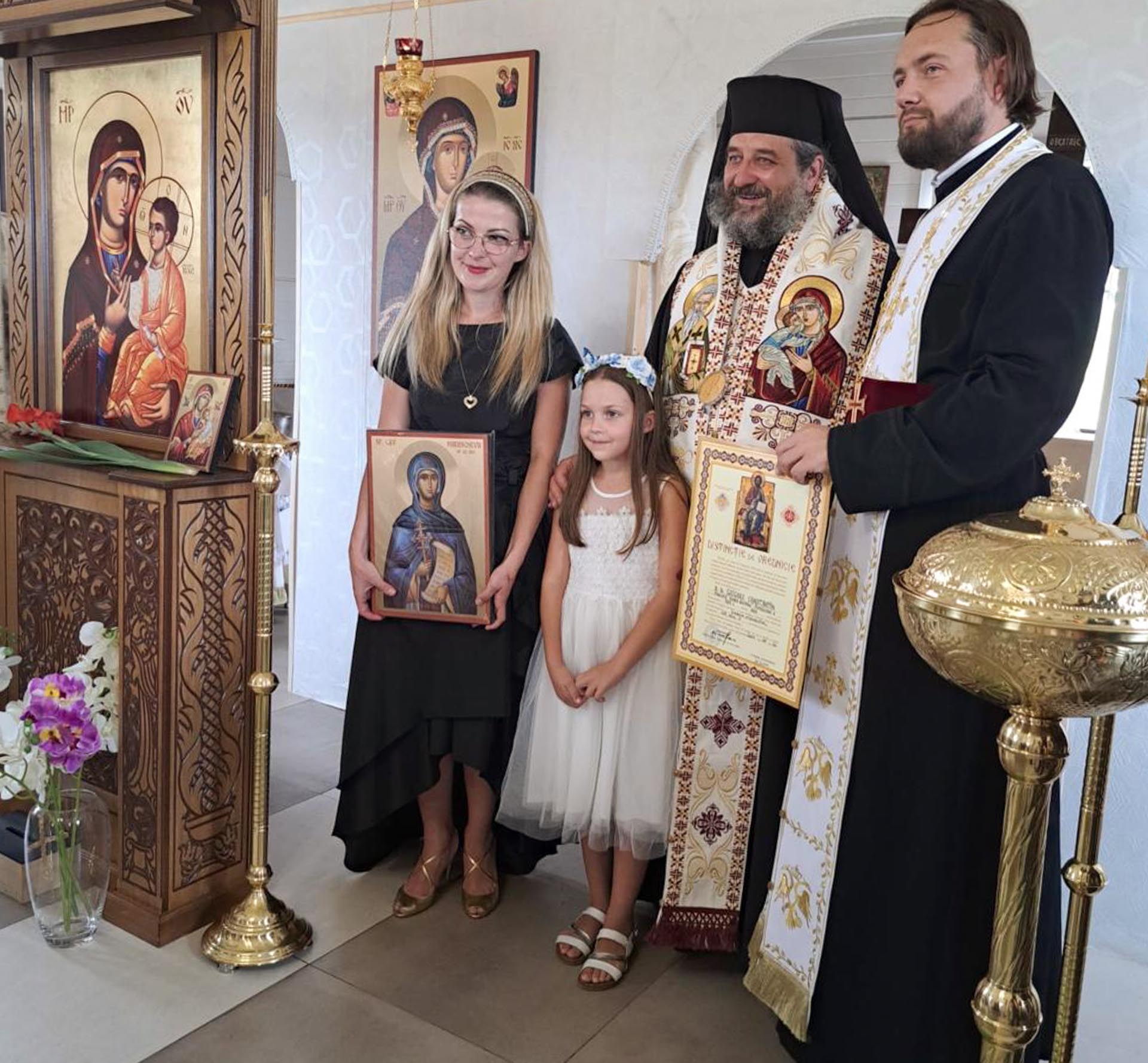 Hirotesie întru iconom stavrofor