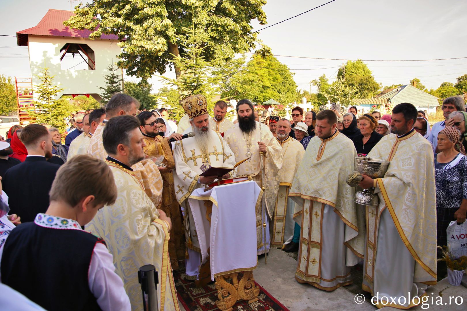 Biserica închinată Sfântului Ierarh Nicolae din Bădiuți a fost târnosită