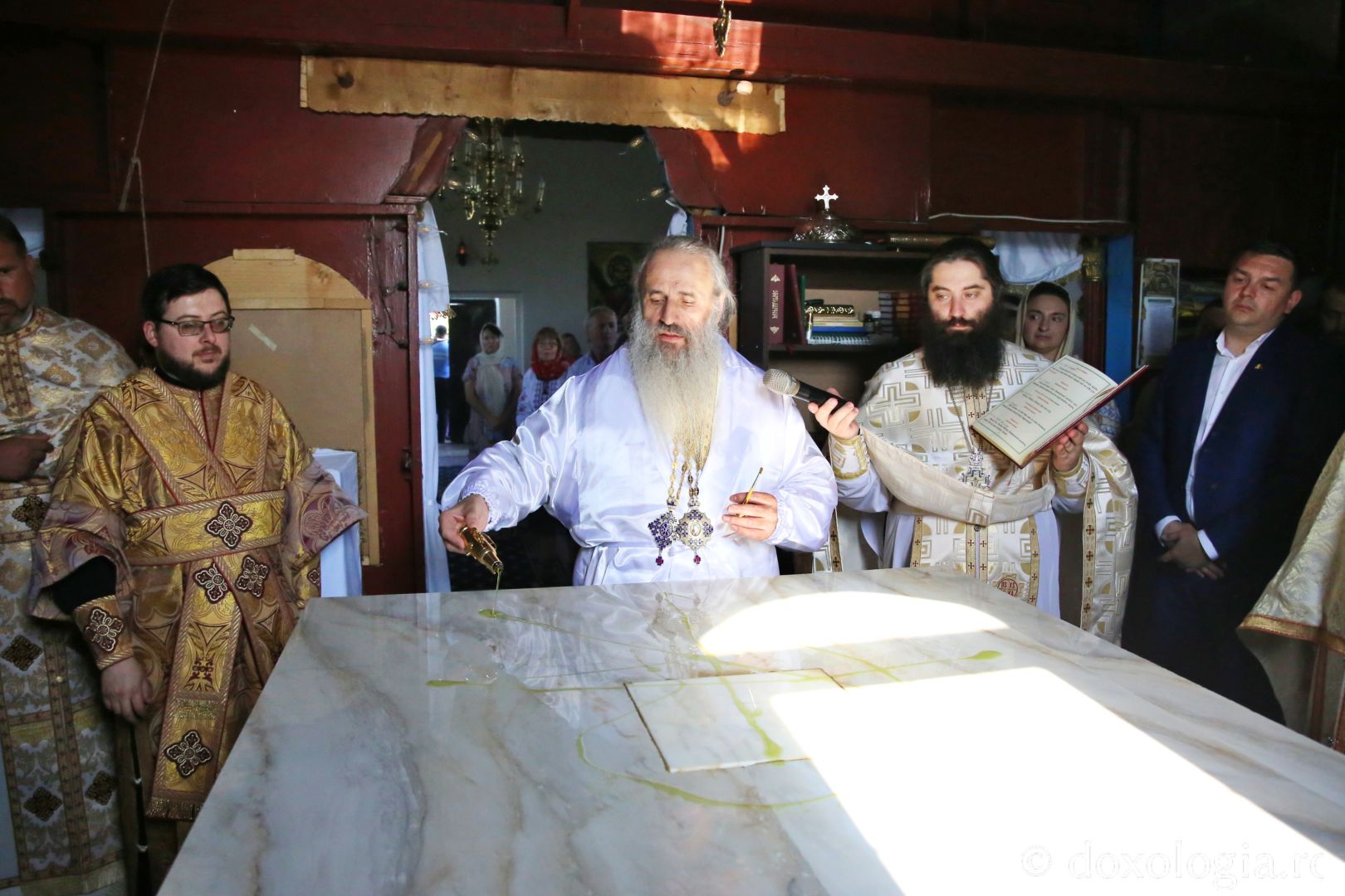 Biserica închinată Sfântului Ierarh Nicolae din Bădiuți a fost târnosită