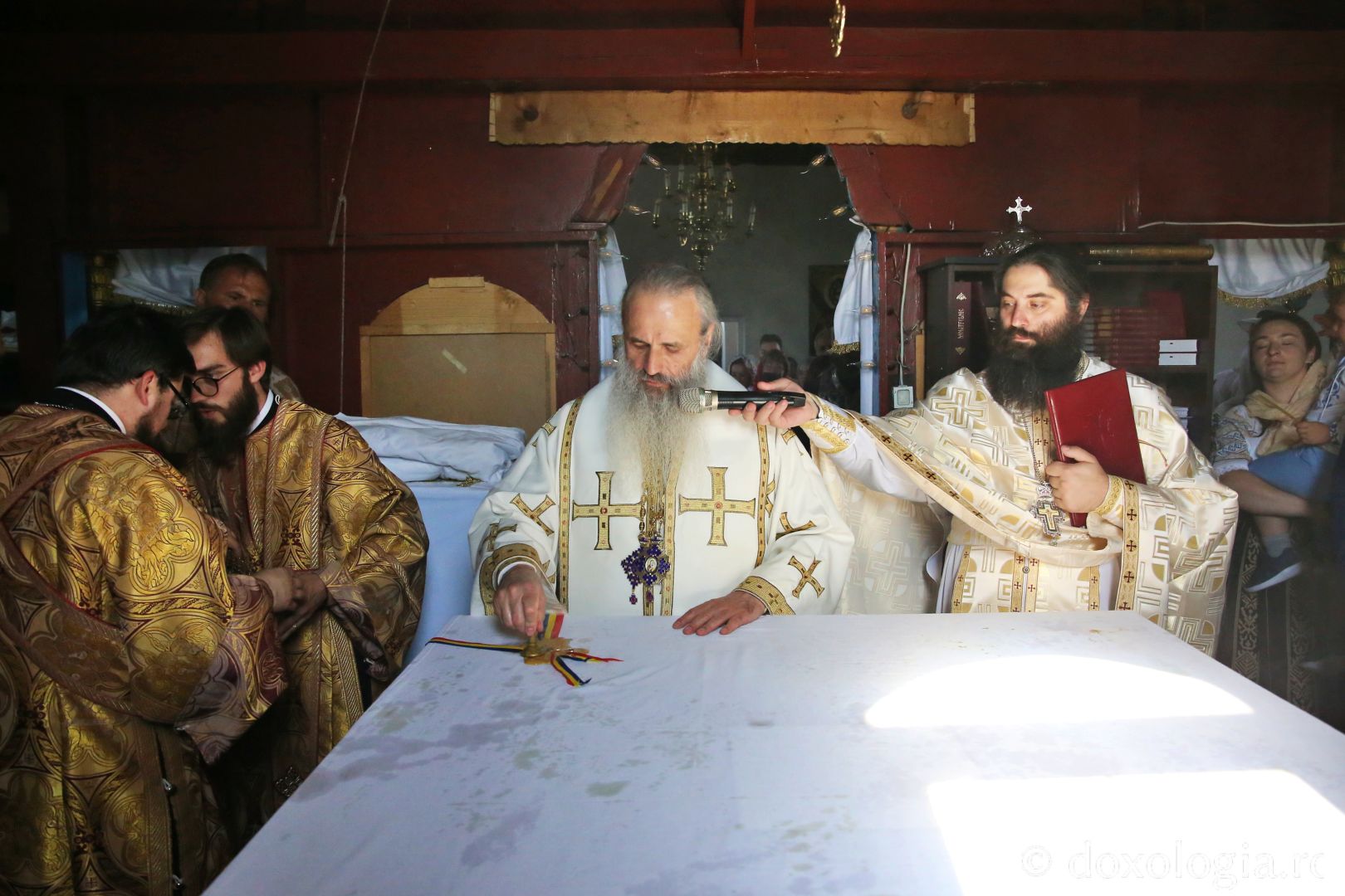 Biserica închinată Sfântului Ierarh Nicolae din Bădiuți a fost târnosită