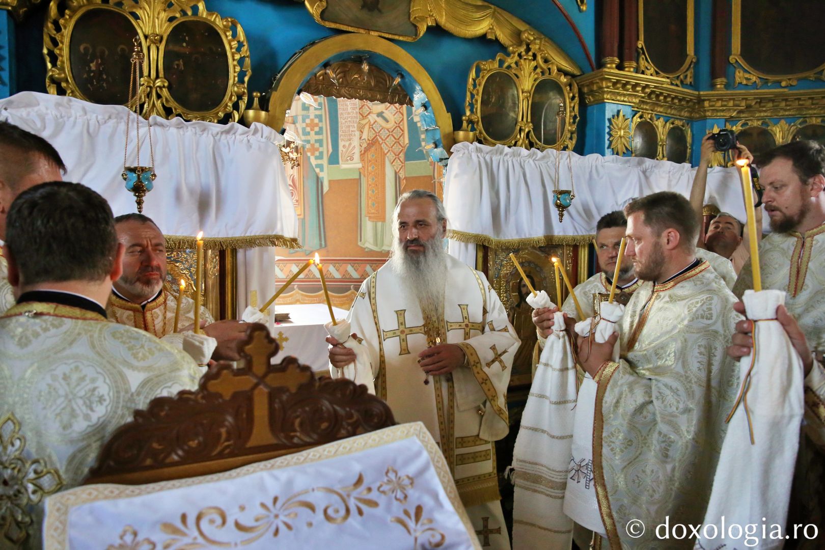 Biserica închinată Sfântului Ierarh Nicolae din Bădiuți a fost târnosită