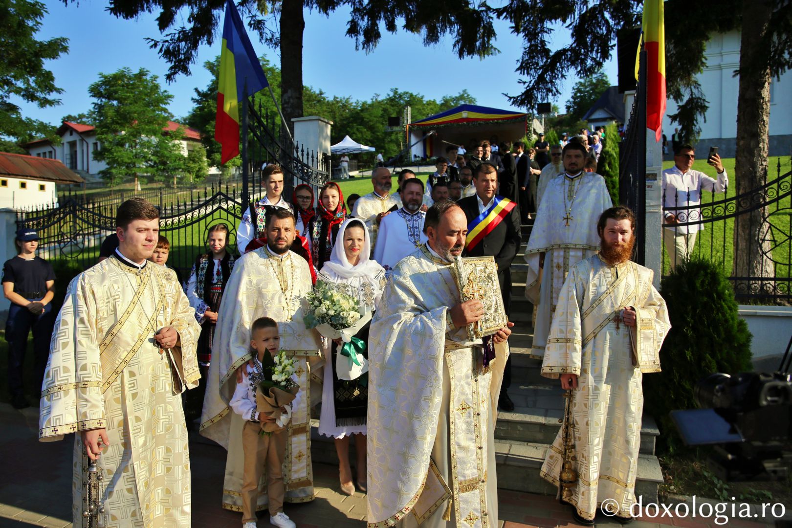 Sărbătoare la Parohia Concești: PS Nichifor Botoșăneanul a binecuvântat pictura și catapeteasma sfântului locaș / Foto: Flavius Popa