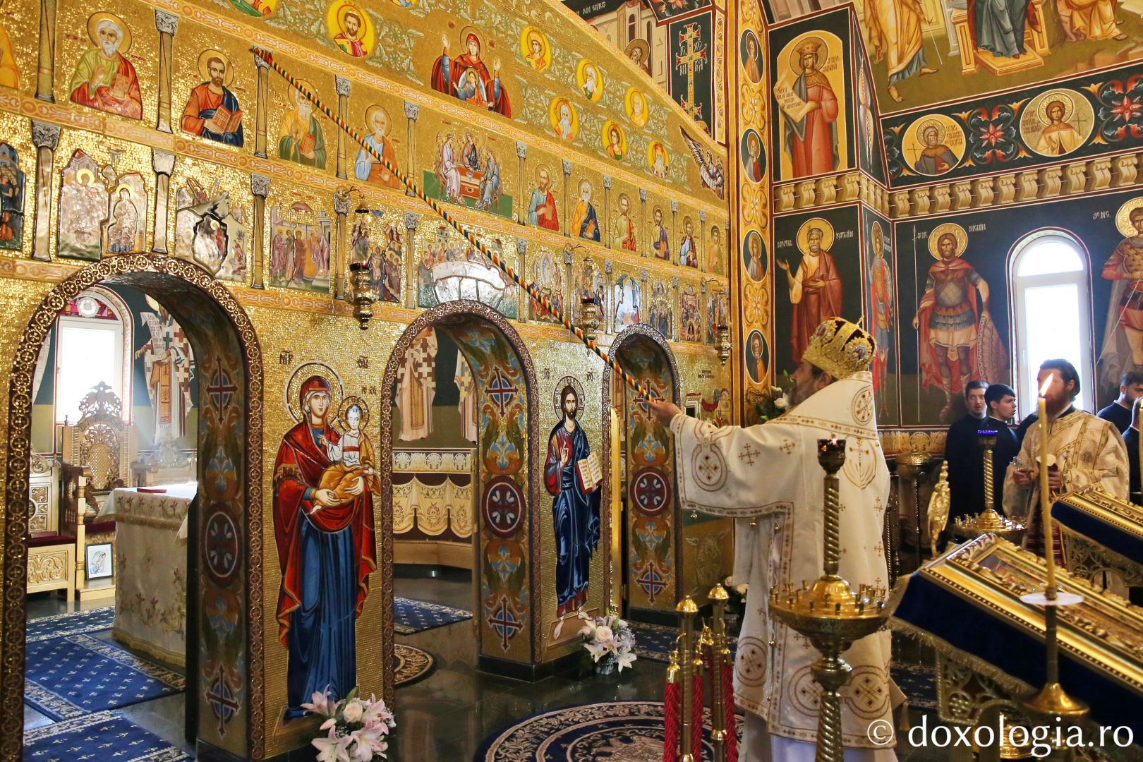 Sărbătoare la Parohia Concești: PS Nichifor Botoșăneanul a binecuvântat pictura și catapeteasma sfântului locaș / Foto: Flavius Popa