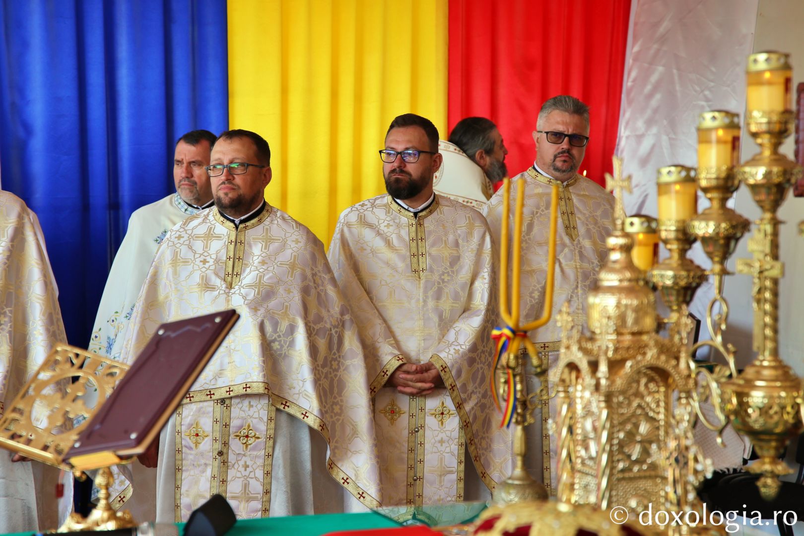 Preoții din Darabani, prezenți la slujba de sfințire a Bisericii Concești / Foto: Flavius Popa