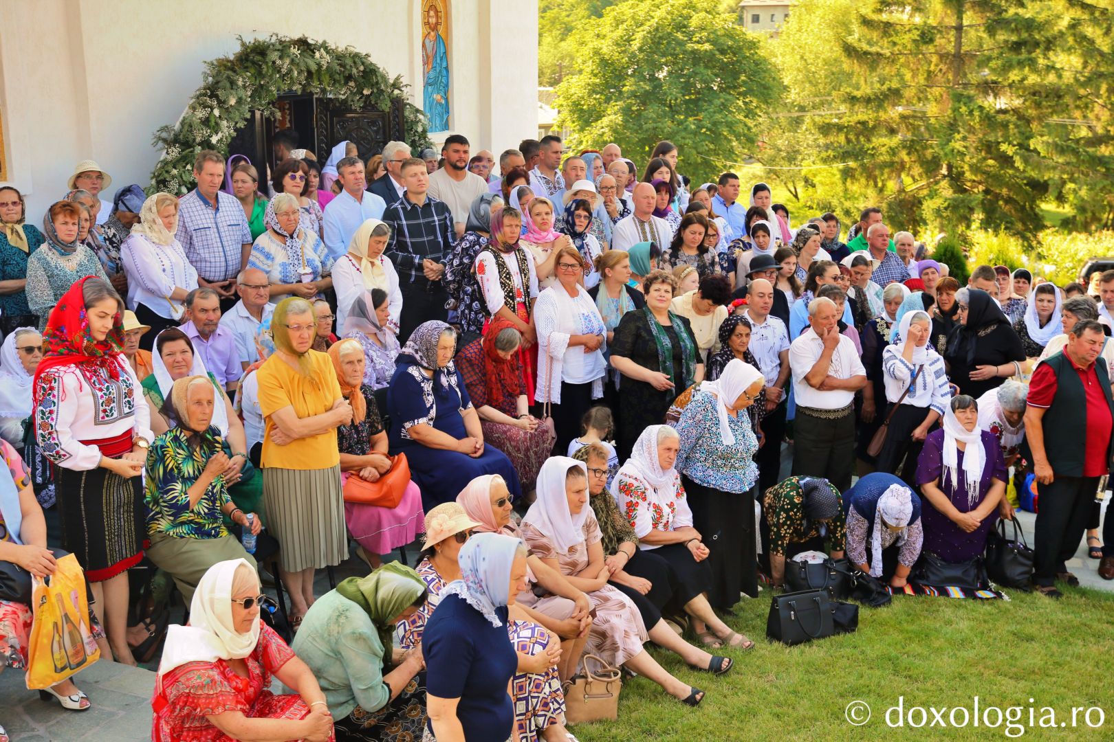 Credincioșii din Concești, prezenți la Sfânta Liturghie oficiată de PS Nichifor Botoșăneanul / Foto: Flavius Popa