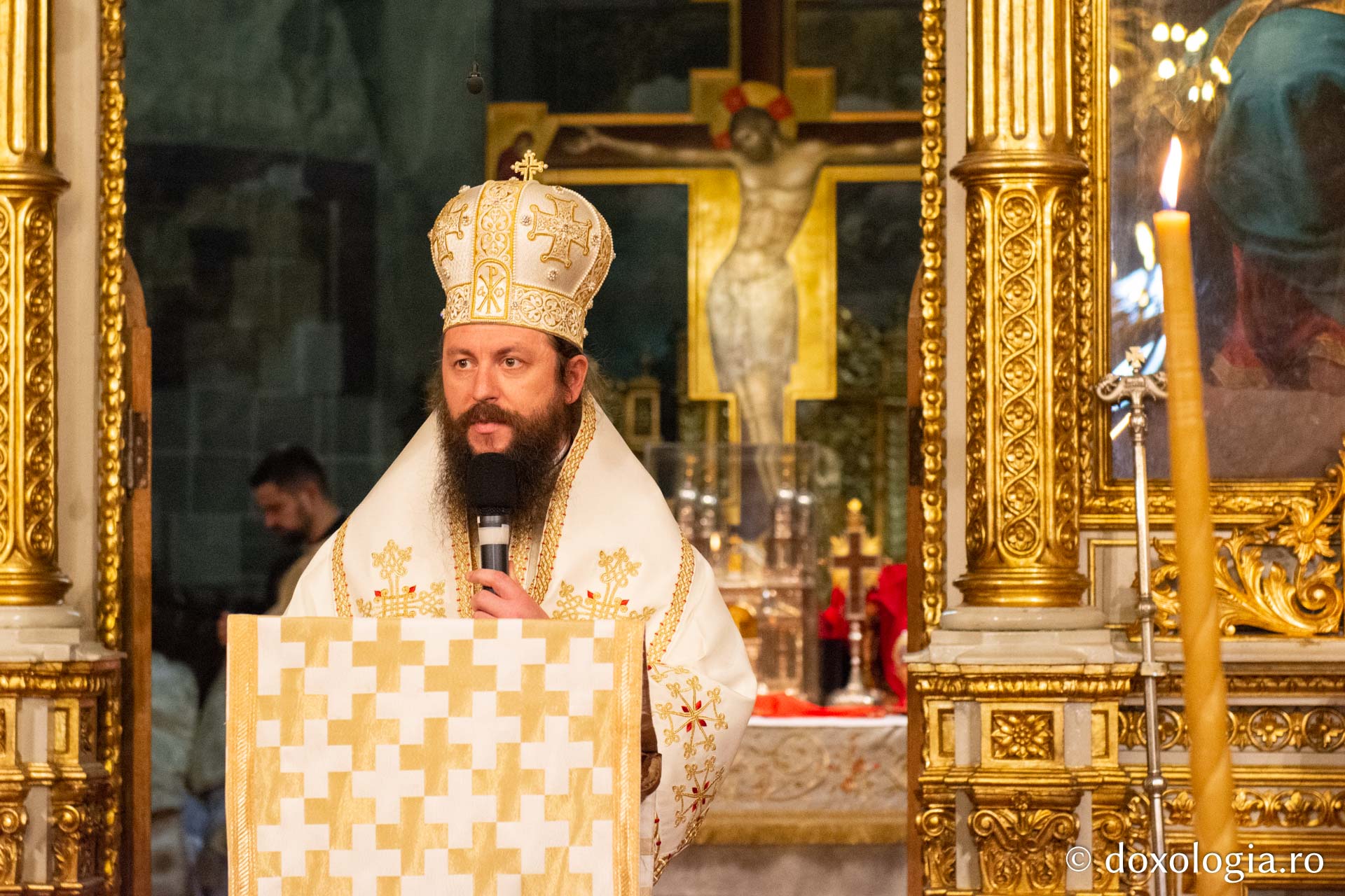 Studenții teologi ieșeni au depus jurământul de credință față de Biserica Ortodoxă
