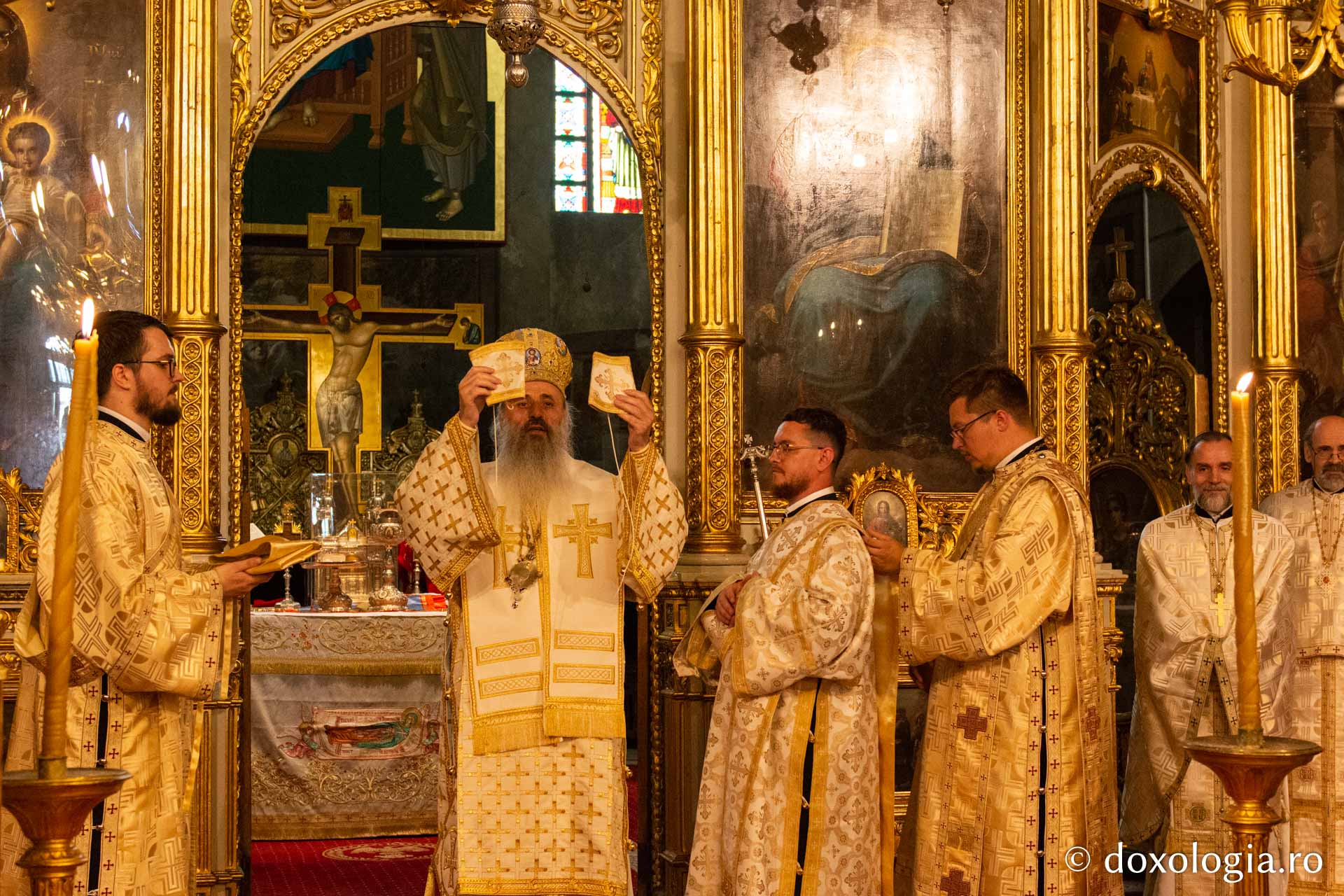 Studenții teologi ieșeni au depus jurământul de credință față de Biserica Ortodoxă
