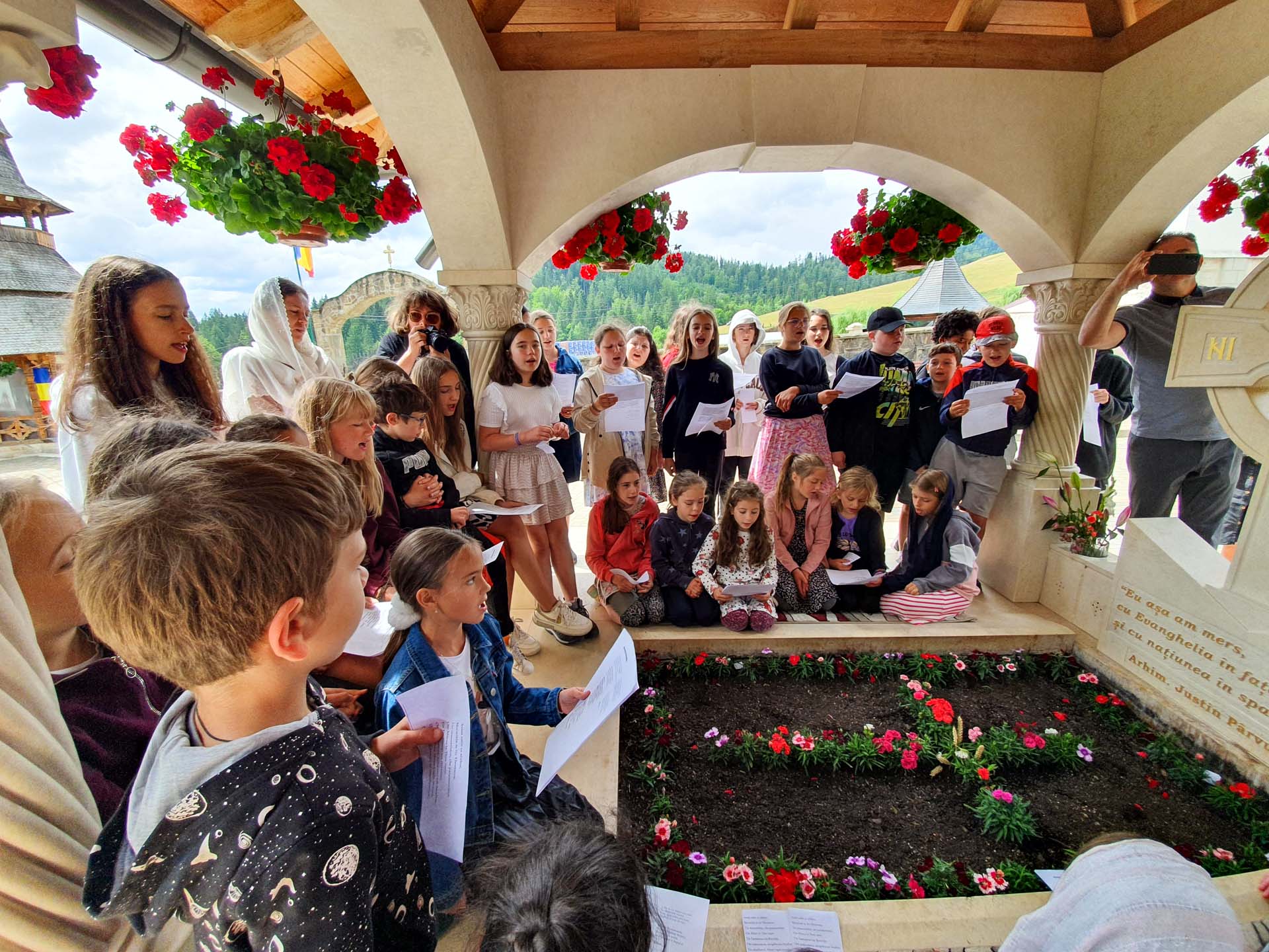 Tabără de educație și creație la Mănăstirea Paltin