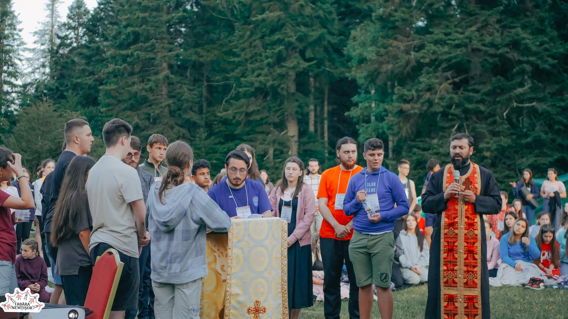 Tinerii aflați în tabăra Nemțișor