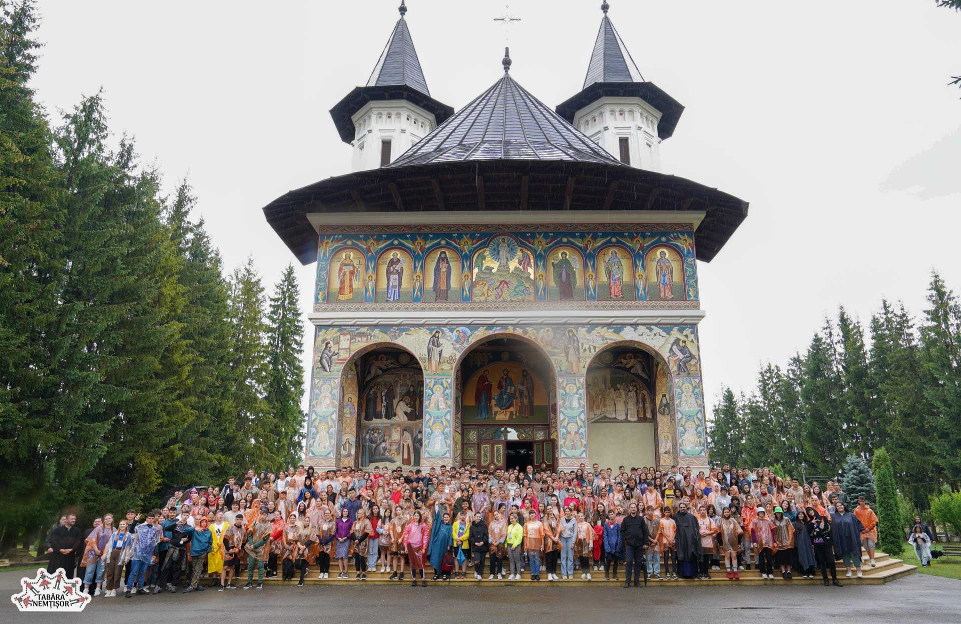 Tinerii aflați în tabăra Nemțișor