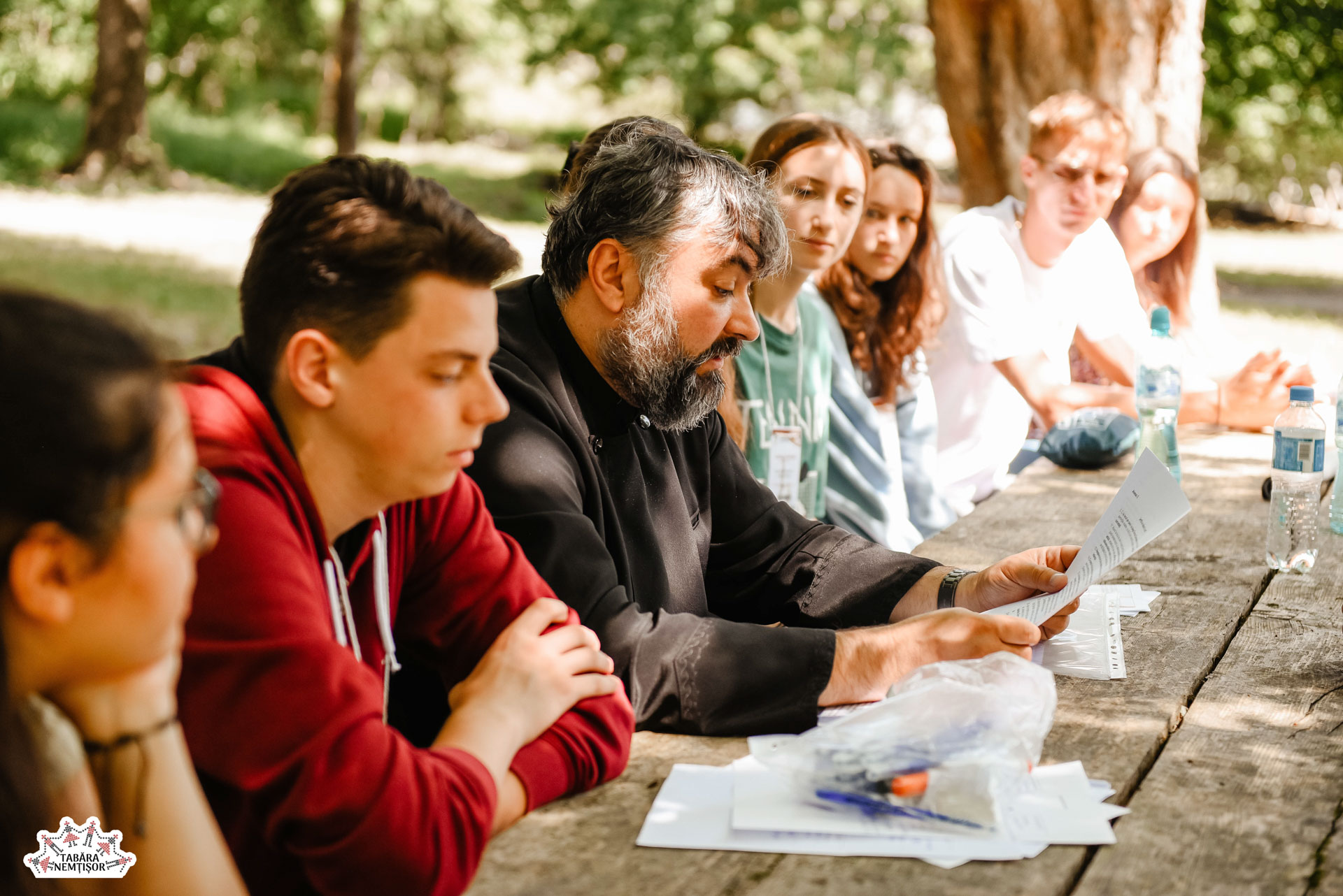 Tinerii aflați în tabăra Nemțișor