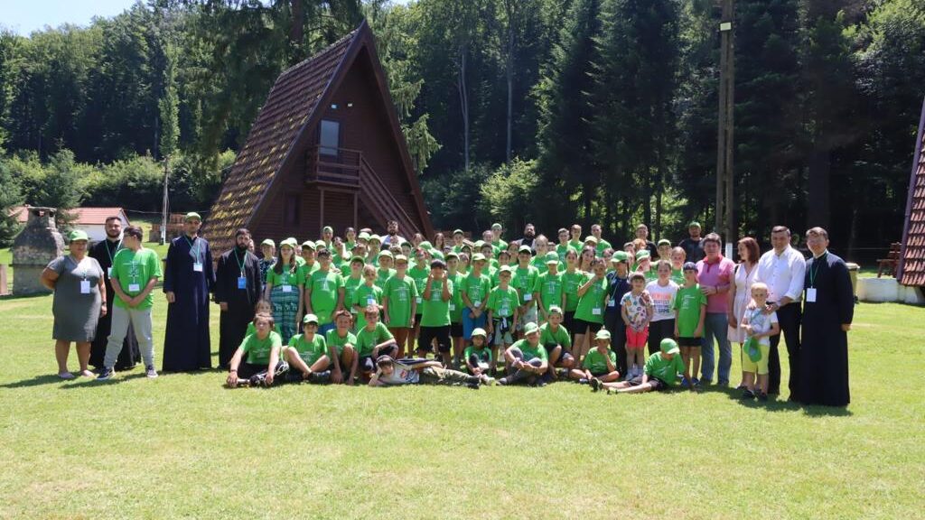 Tabăra „Tinerețe în Ortodoxie” / Foto: arhiepiscopiaaradului.ro Tabăra „Tinerețe în Ortodoxie” – prilej de bucurie pentru copii