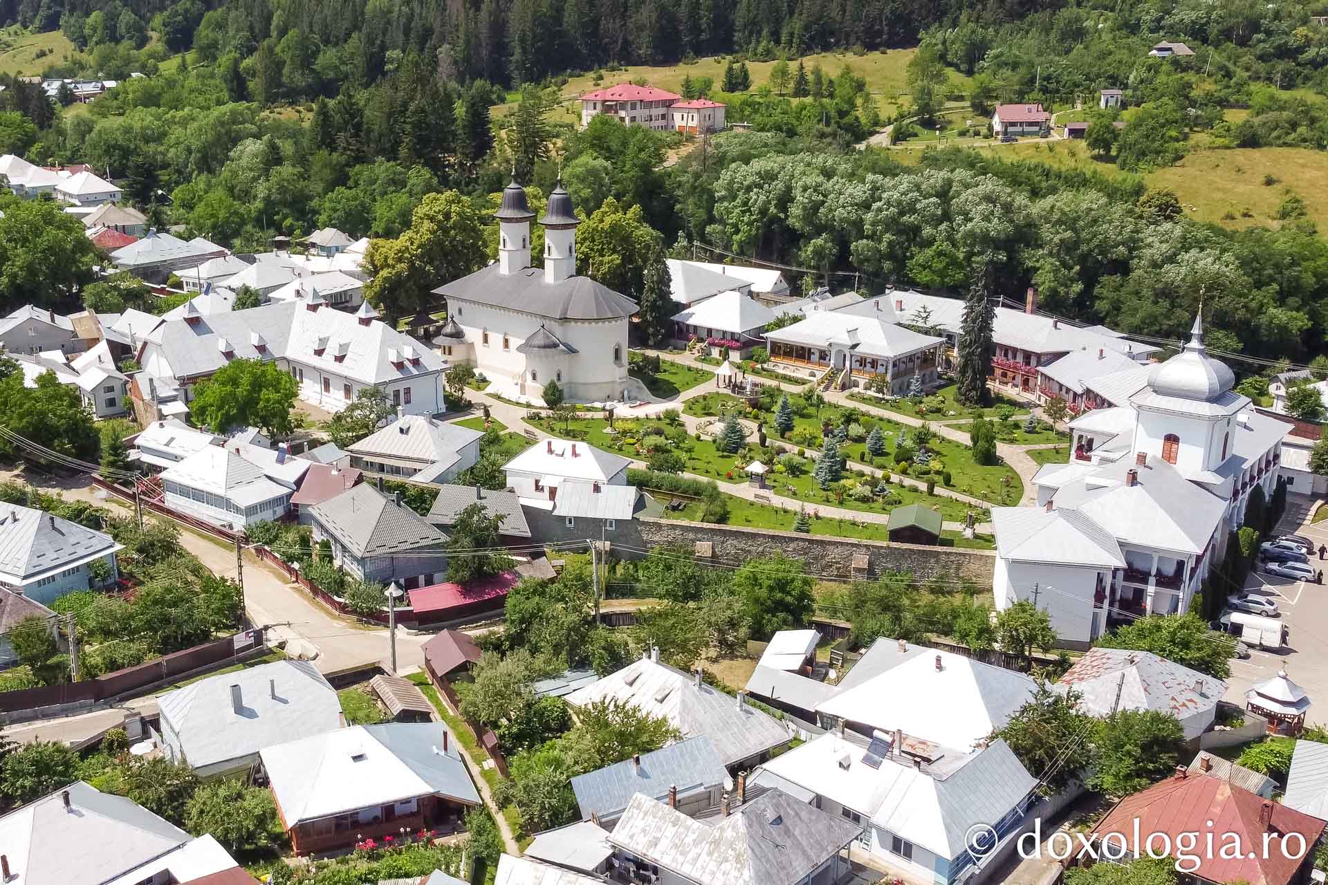 Vedere de sus - Mănăstirea Văratec