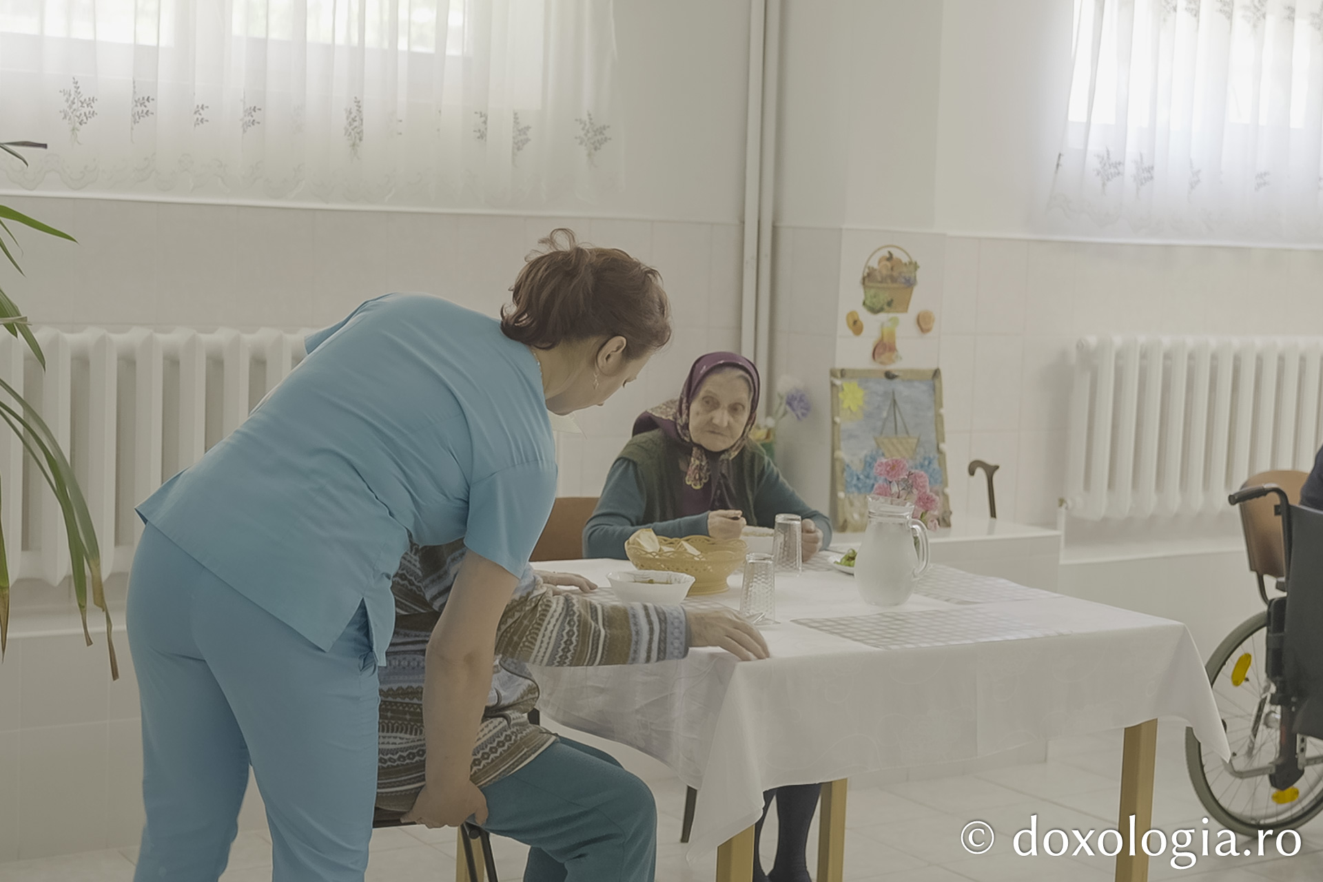 Timpul mesei la Centrul Rezidențial pentru persoane vârstnice „Cuvioasa Nazaria”