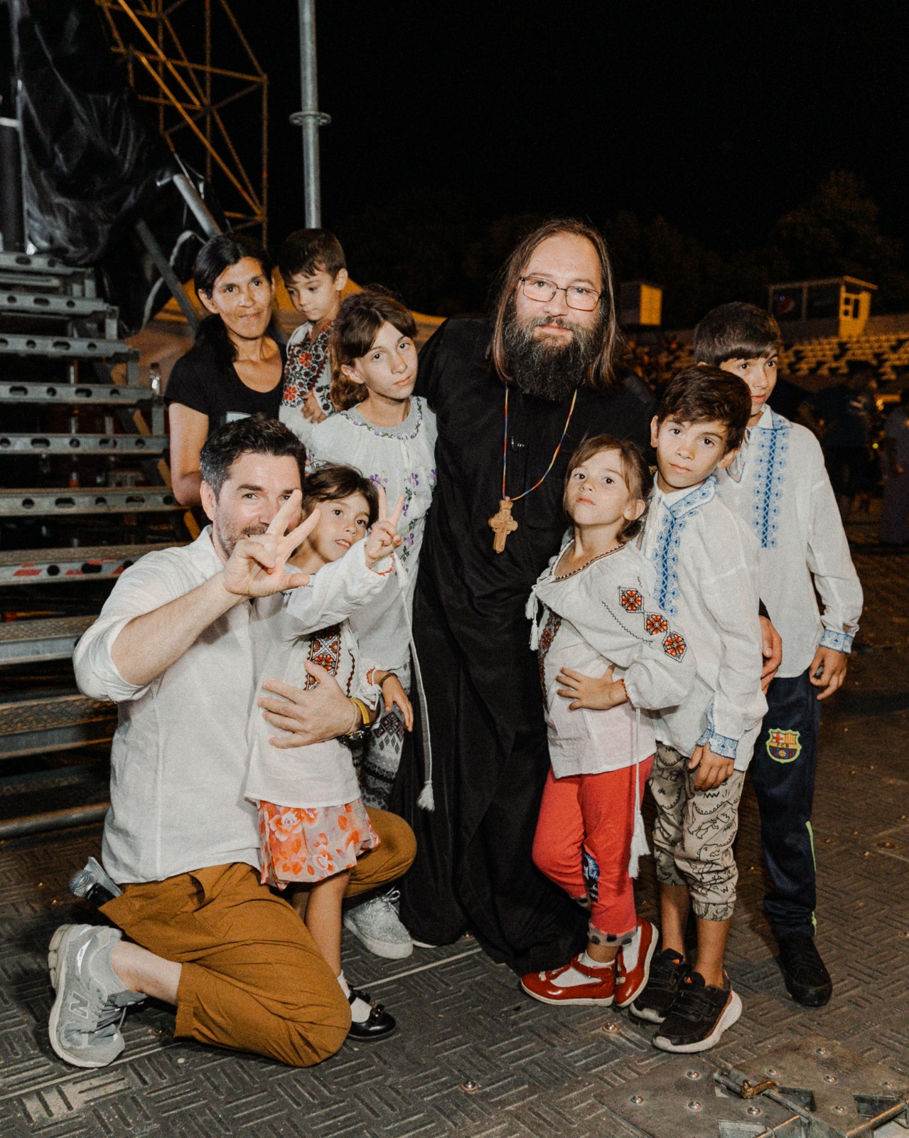 Pr. Dan Damaschin, împreună cu jurnalistul Alex Dima, la Festivalul INIMO / Foto: INIMO