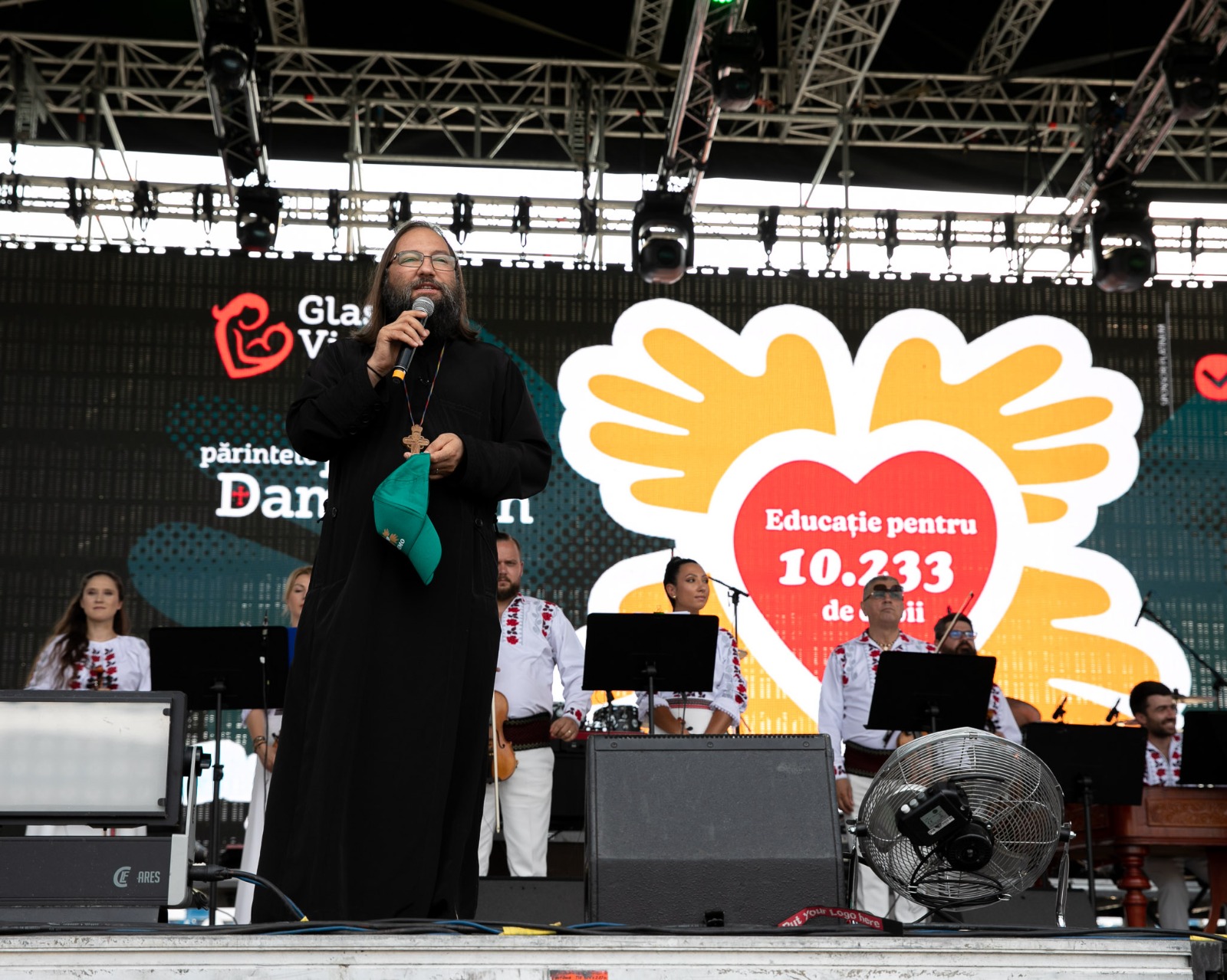 Pr. Dan Damaschin la Festivalul INIMO / Foto: INIMO Pr. Dan Damaschin la Festivalul INIMO / Foto: INIMO