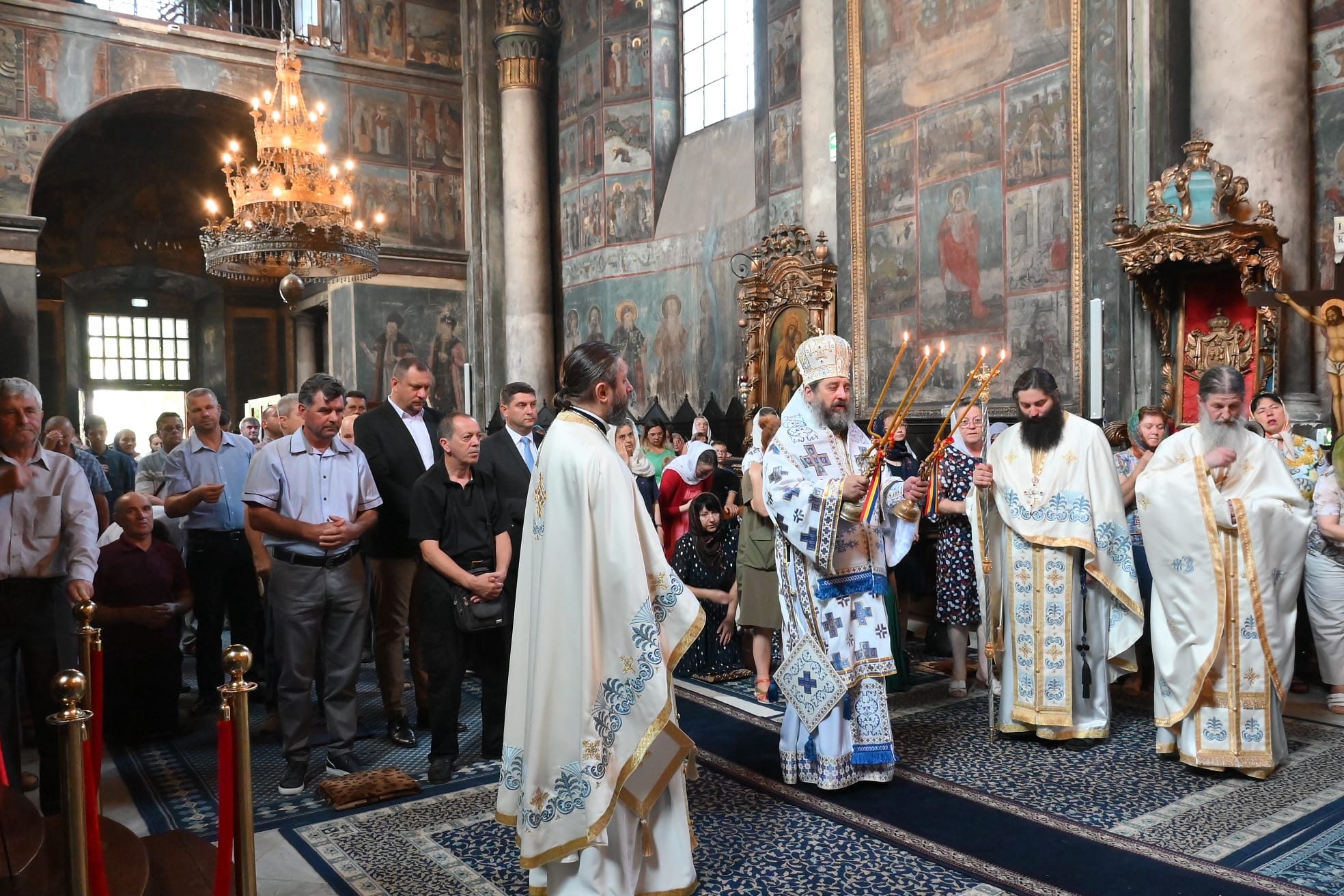 Moment din Sfânta Liturghie oficiată de PS Nichifor Botoșăneanul la Mănăstirea Frumoasa / Foto: Mănăstirea Frumoasa