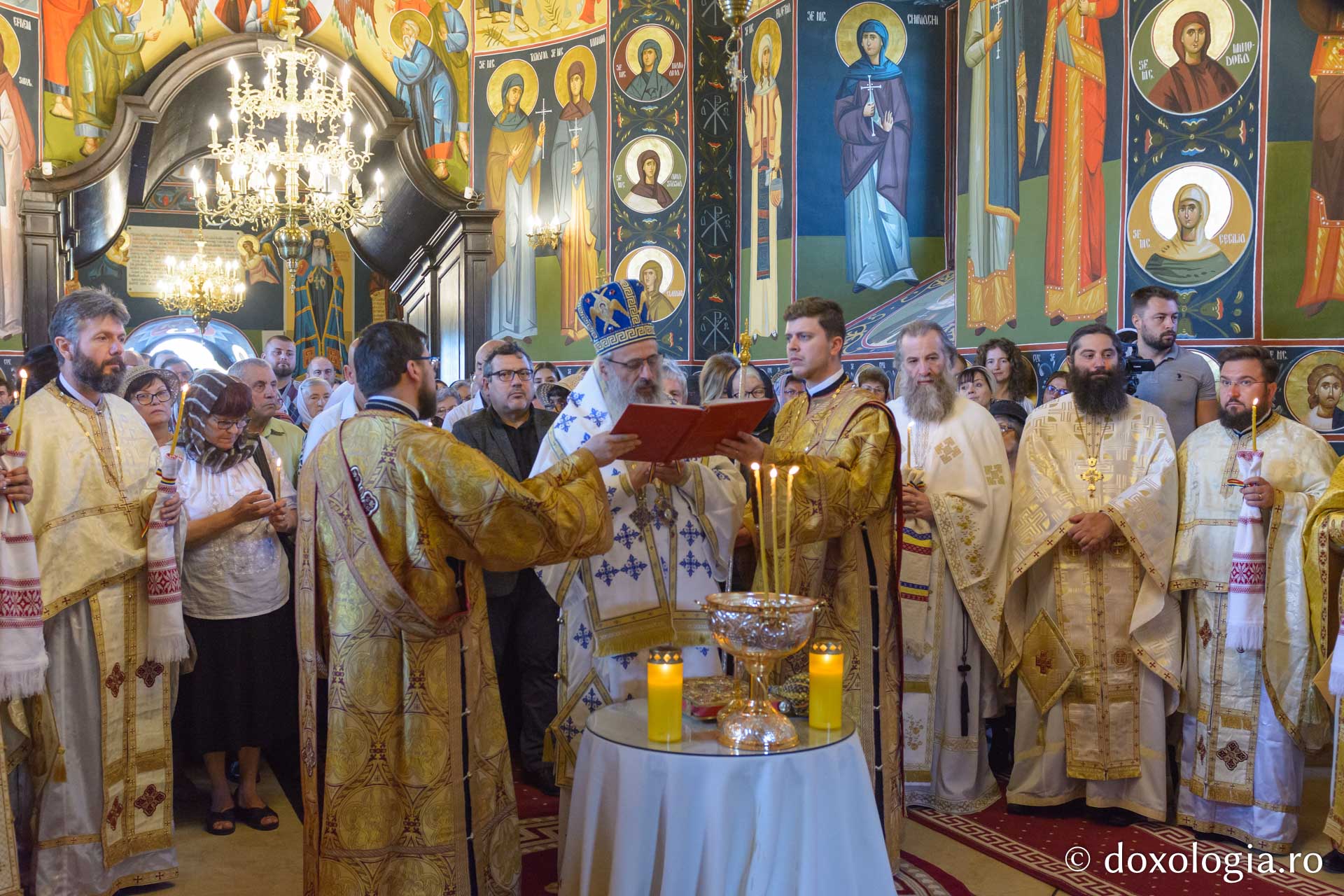 Slujbă de sfințire a picturii