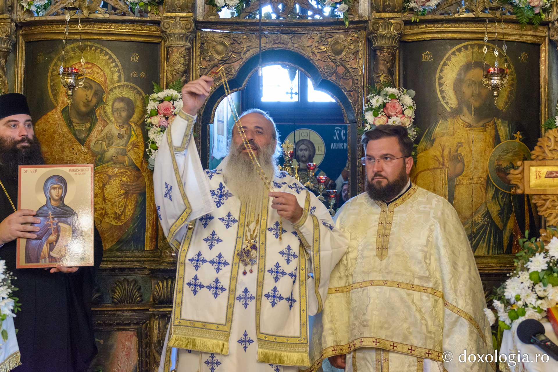 Hirotesie întru iconom stavrofor