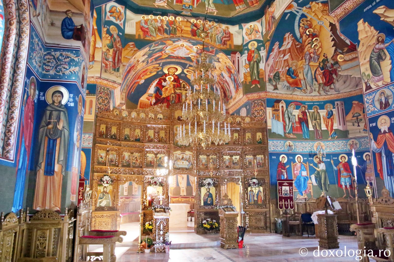 Interiorul Bisericii „Sfinții Împărați Constantin și Elena” Mironeasa / Foto: Flavius Popa