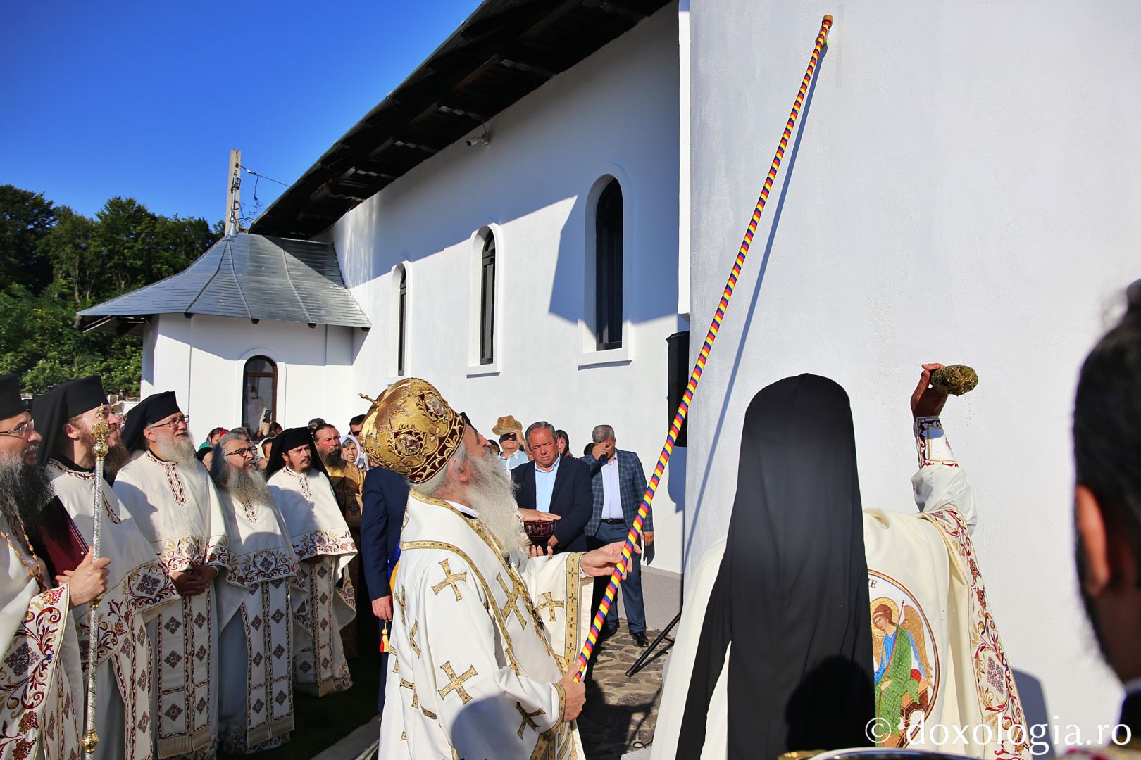Moment din cadrul sfințirii Bisericii „Sfântul Ioan Iacob” Urecheni / Foto: Flavius Popa