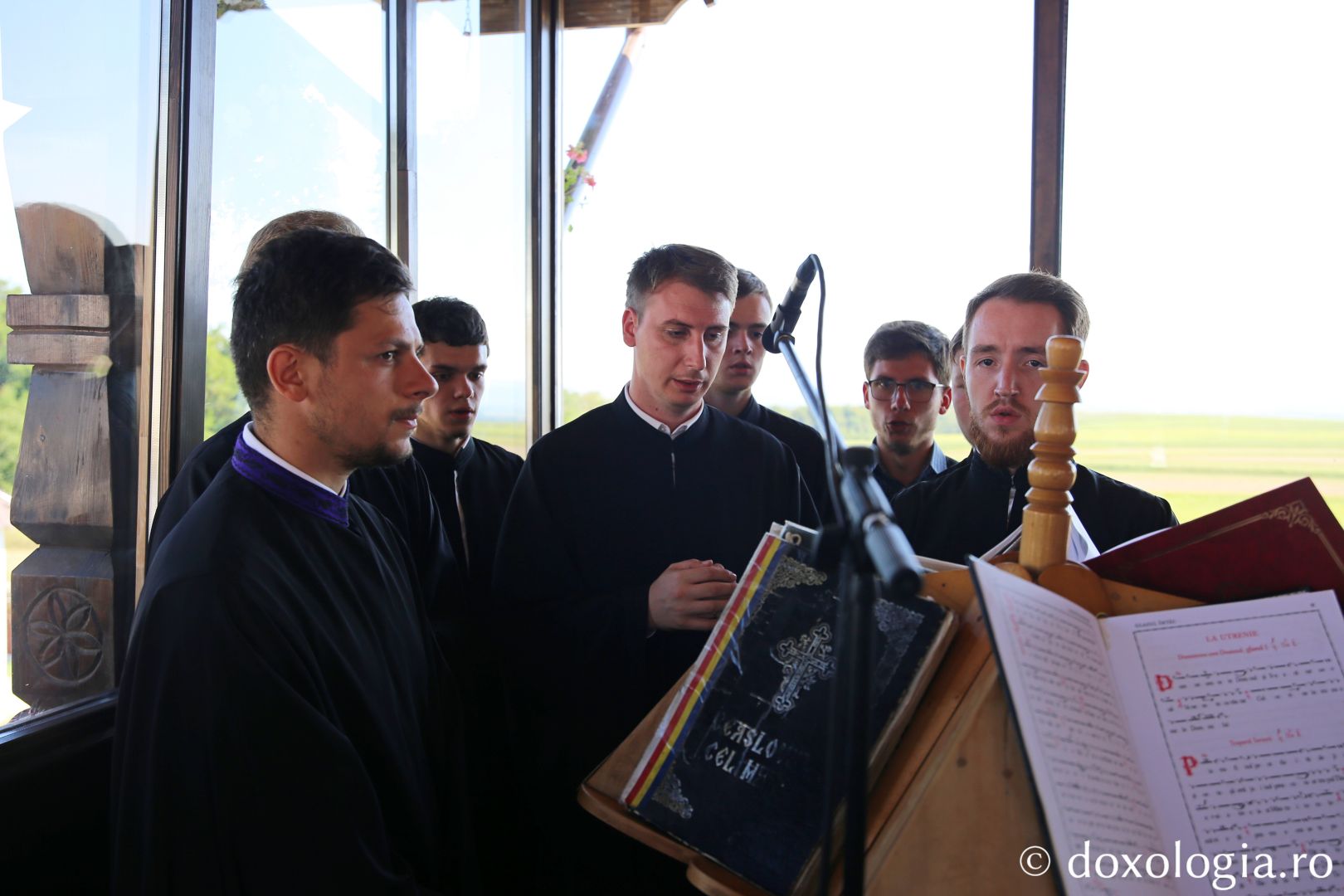 Moment din Sfânta Liturghie la Schitul Urecheni / Foto: Flavius Popa