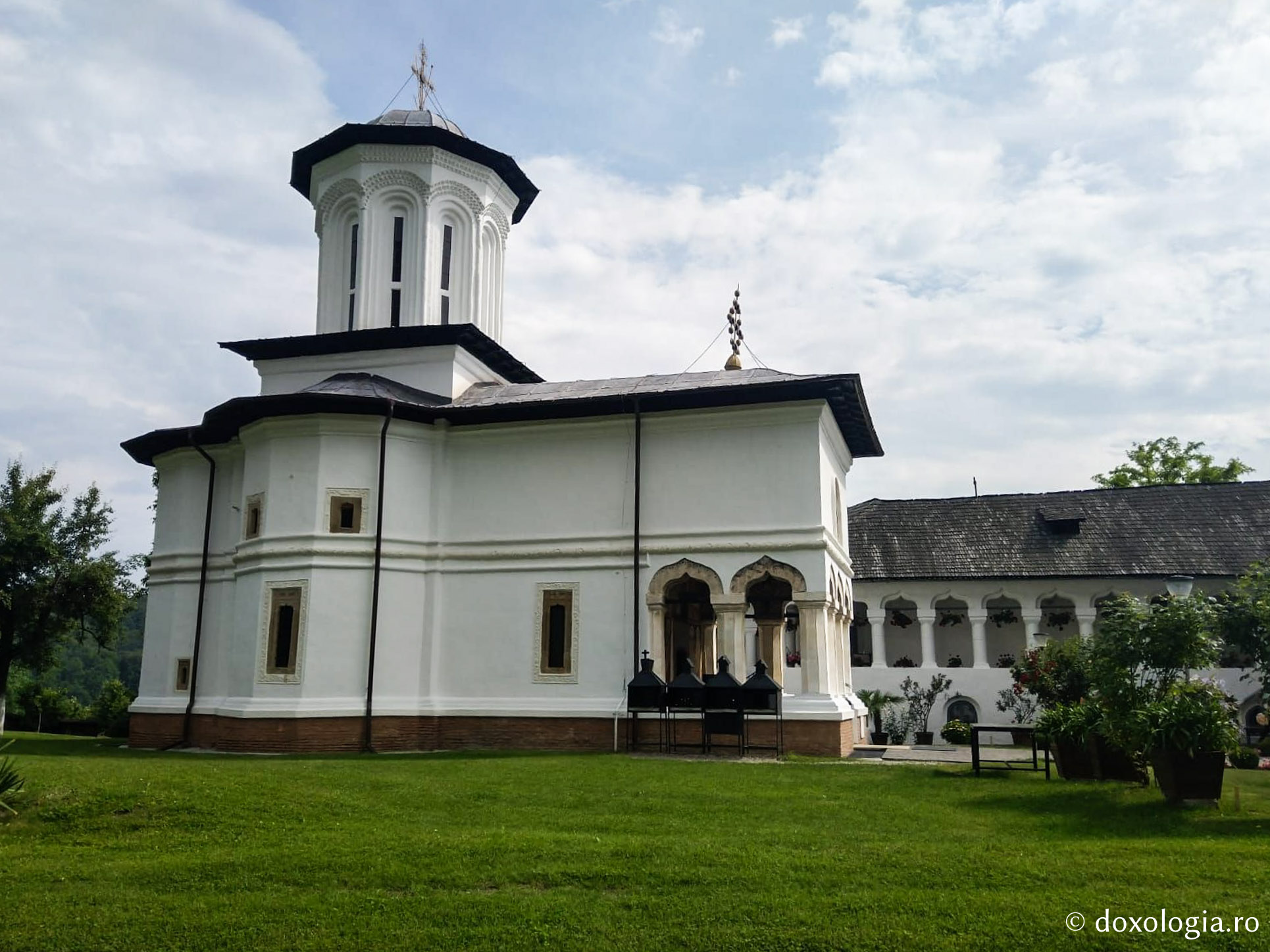 Mănăstirea Surpatele