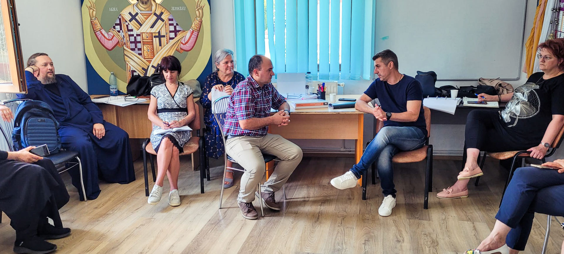 Cursanți în cadrul programului de consiliere în domeniul adicțiilor